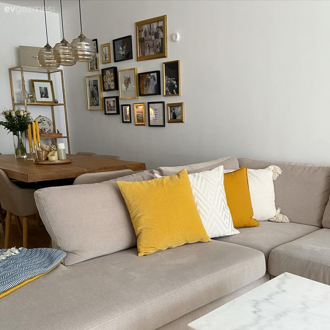 Salon, Modern, Gri, Sarı, Beyaz, Köşe koltuk, Koltuk takımı, Ahşap Mobilya, Çerçeve, Avize, Aydınlatma, Sandalye, Kırlent, Ev tekstili, Orta sehpa, Sehpa, Cam orta sehpa