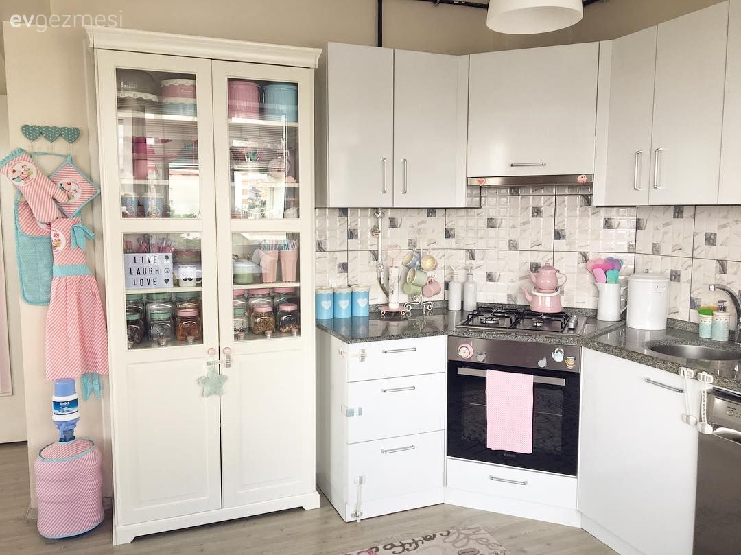 Ev Gezmesi: Bayramlıklarını Giymiş Şeker Gibi Bir Ev