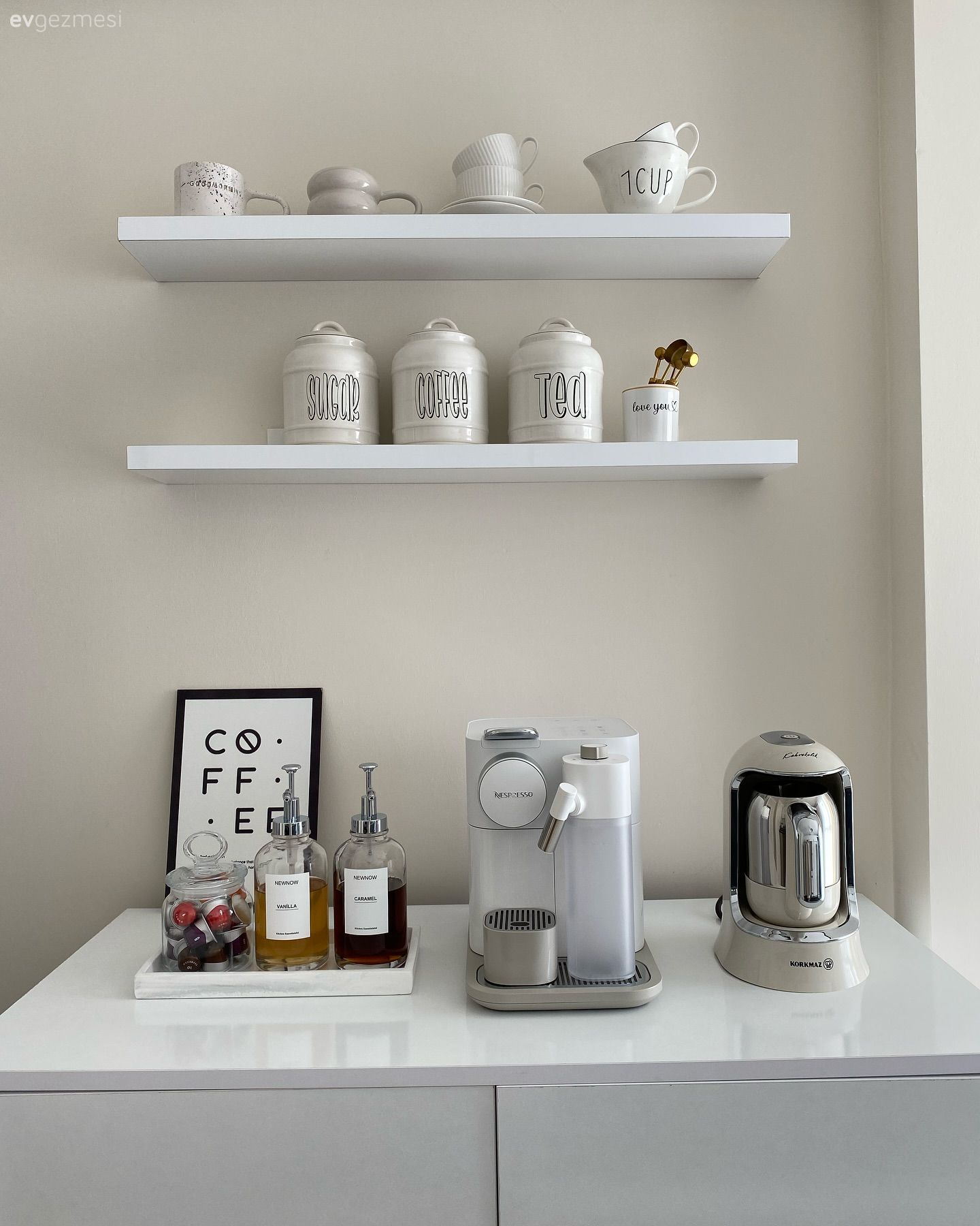 Minimalist Bu Evde Beyaz Olmazsa Olmaz Renklerin Başında