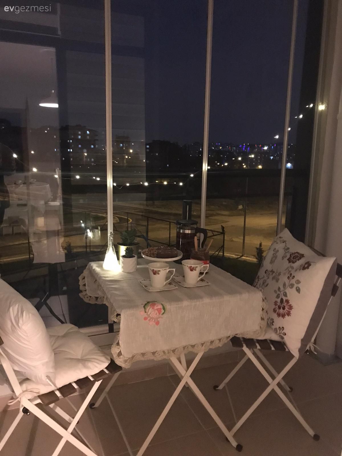Balkon, Balkon masası, Sandalye, Cam balkon