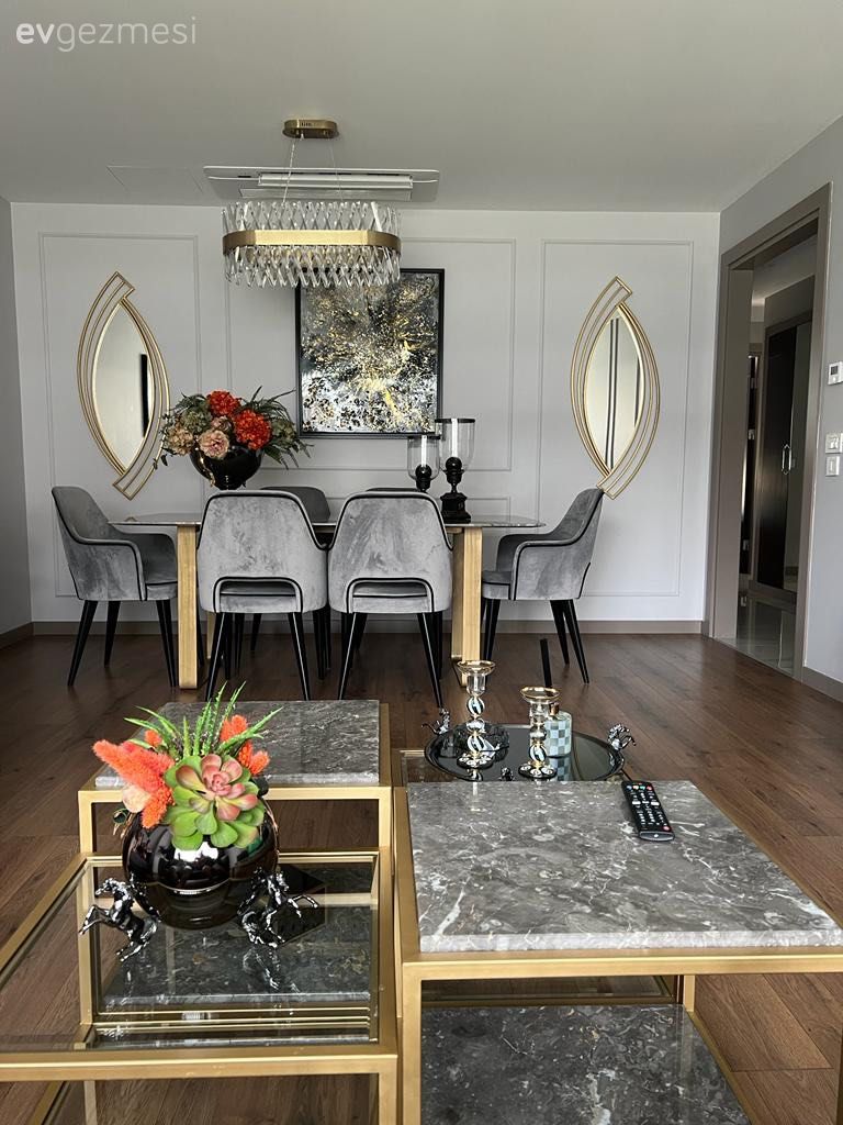 Salon, Art deko, Modern, Gri, Altın, Ayna, Tablo, Duvar dekorasyonu, Yemek masası, Sandalye, Parke, Orta sehpa, Sehpa, Avize, Aydınlatma, Yemek odası avizesi, Vazo, Ev Aksesuar, Çiçekler