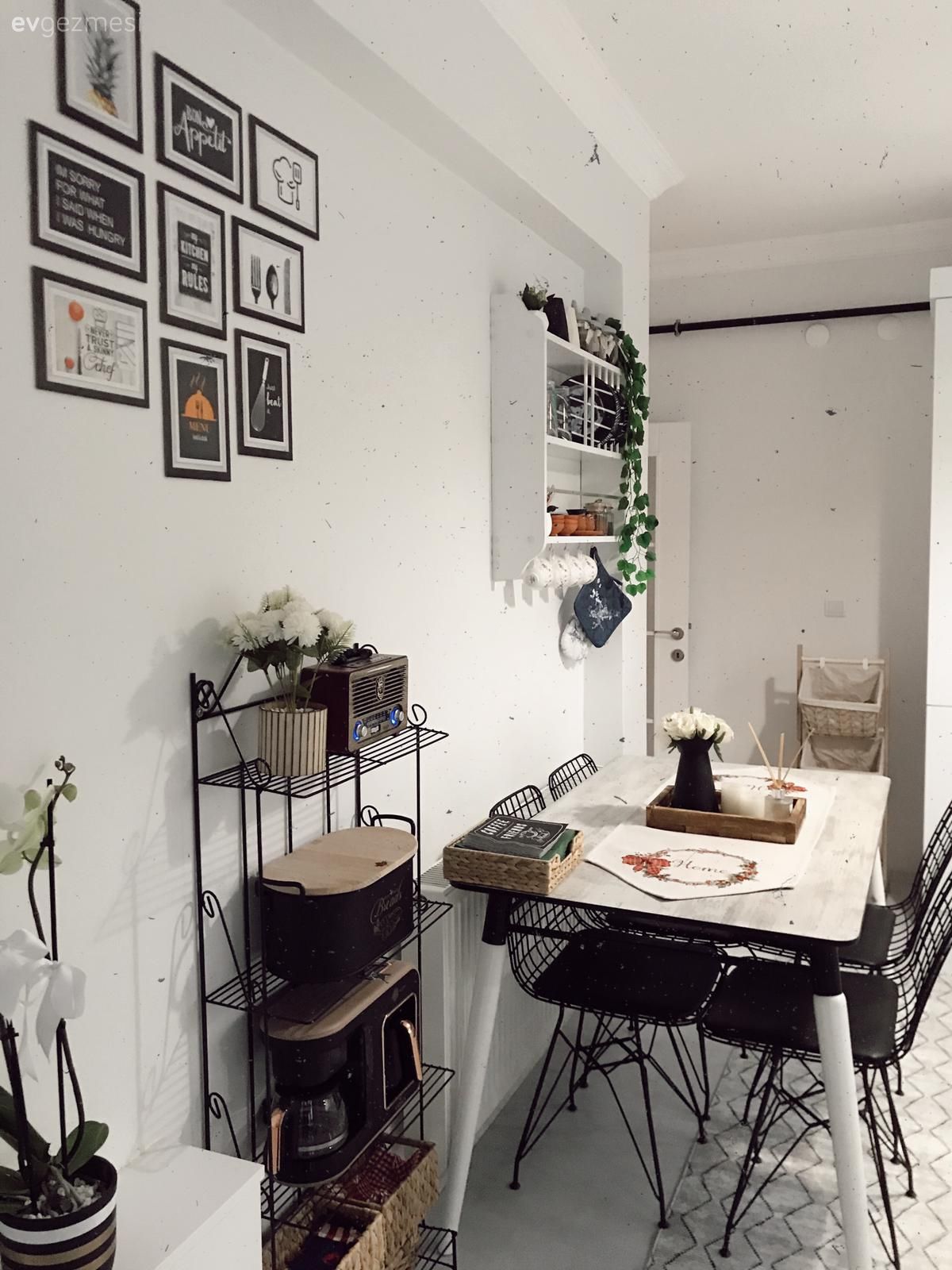 Mutfak, Beyaz mutfak, İskandinav, Beyaz, Siyah, Mutfak tezgahı, Mutfak tezgah arası, Tezgah arası seramik, Mutfak perdesi, Stor perde, Mutfak Avize Modelleri, Mutfak halısı, Metal sandalye, Sandalye, Mutfak masası, Ankastre, Mutfak rafı, Ev bitkisi, Duvar rafı, Mutfak duvar dekorasyonu