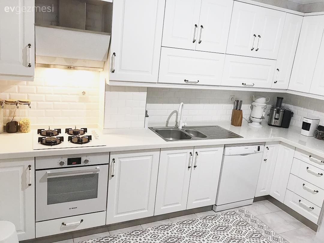 Mutfak, Beyaz mutfak, Mutfak tezgahı, Mutfak tezgah arası, Mutfak halısı, Halı, Davlumbaz, Ankastre