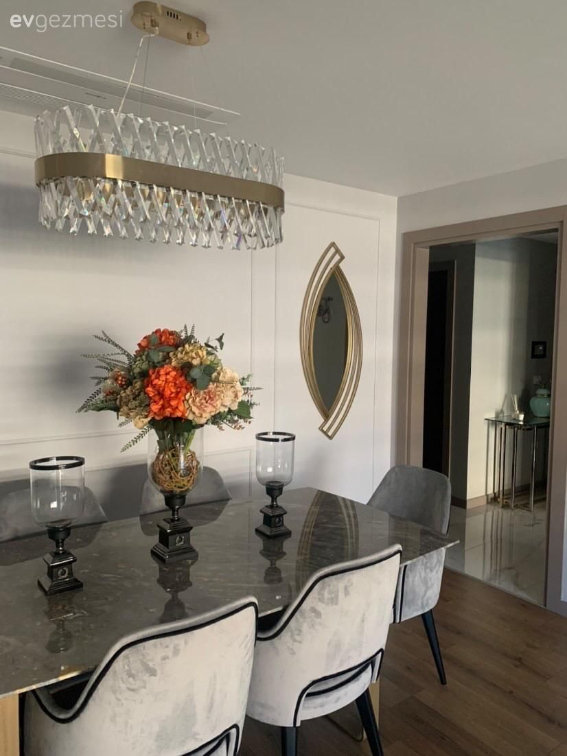 Bu İzmir Evinde Dingin Renkler Gösterişli Detaylarla Hareketlenmiş