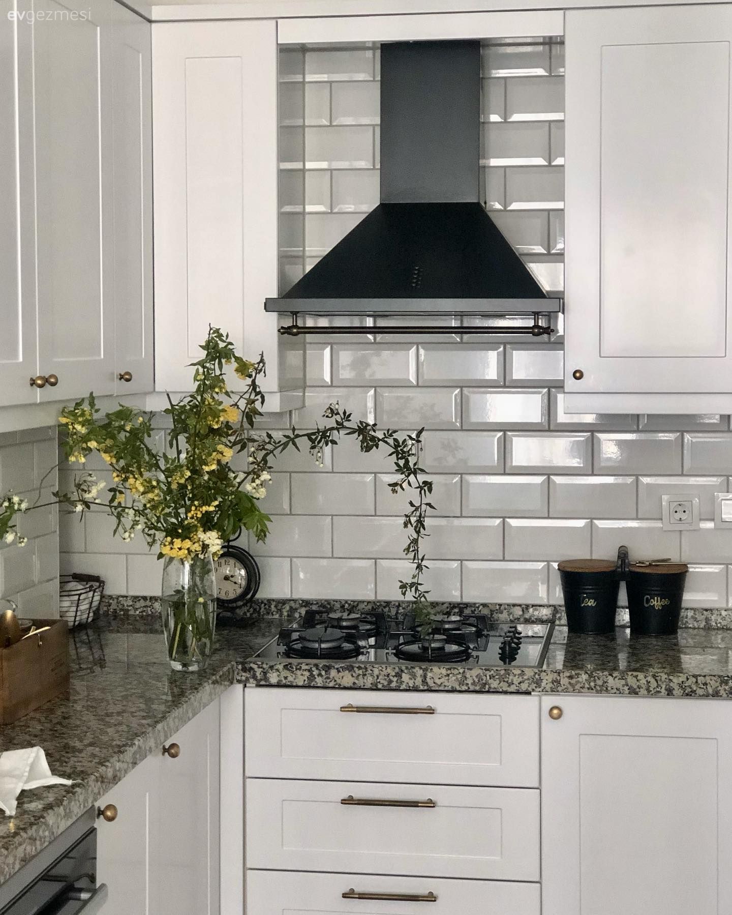 Dolap Kapaklarıyla Birlikte Mutfağın Karakteri de Değişmiş!