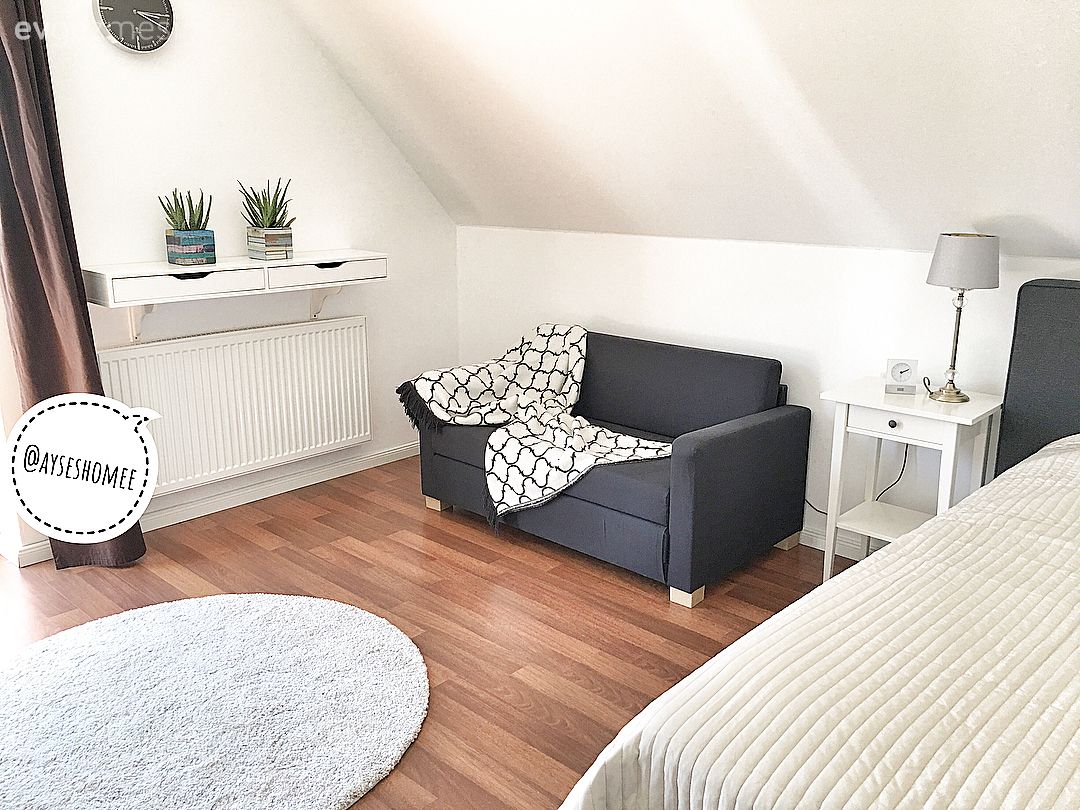 Dubleks evler, Beyaz, Antrasit  , Gri, Çocuk Odası, Komodin, Duvar rafı, Duvar dekorasyonu, Saksı, Abajur, Aydınlatma, Yuvarlak halı, Halı, Çatı katı