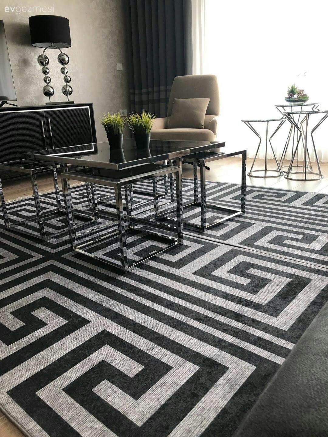 Siyah ve Beyazın Asaletini İçine Katan Bir Ankara Evi