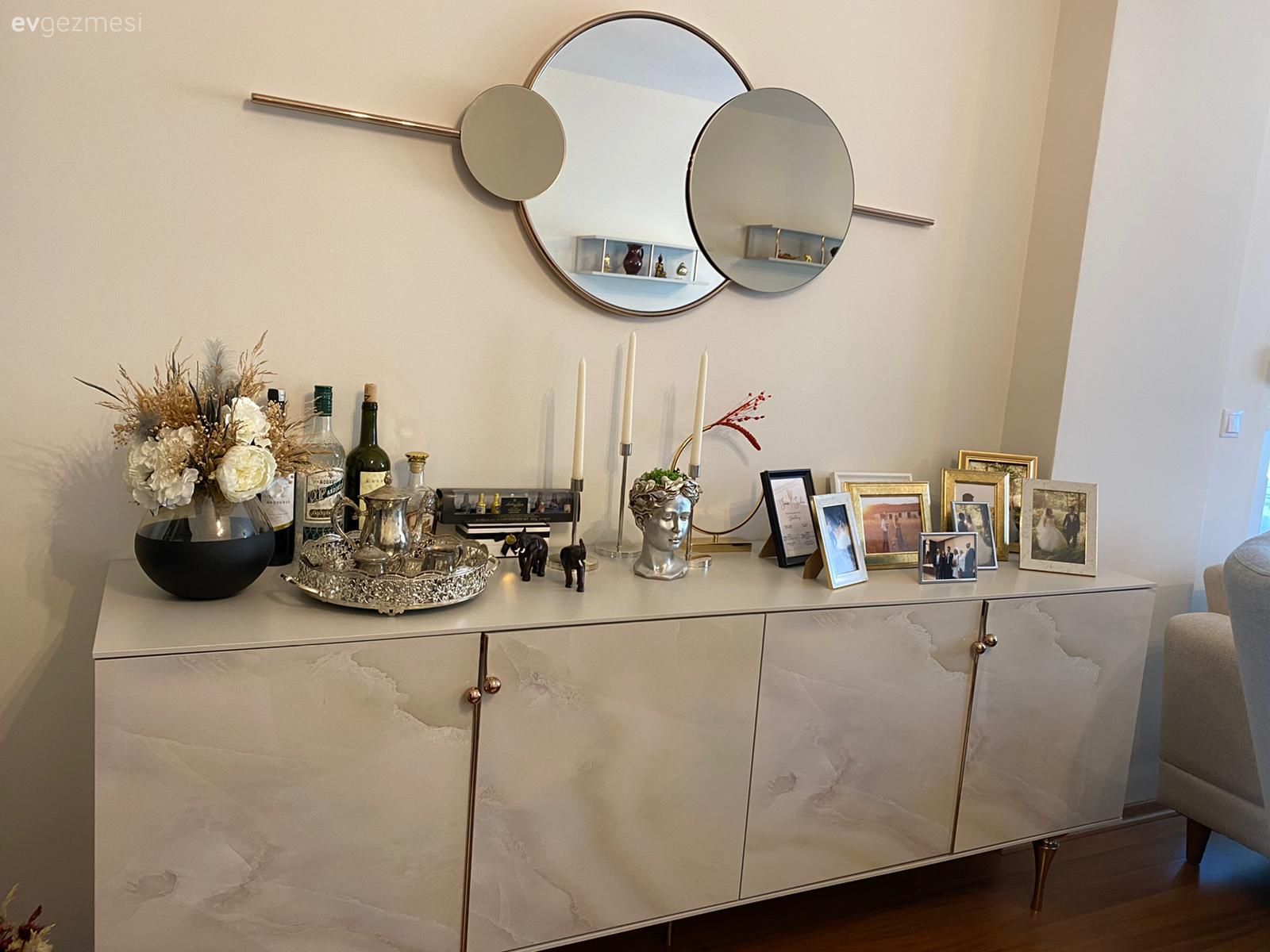 Konsol, Konsol üzeri dekoratif objeleri, Dekoratif Objeler, Ayna, Yuvarlak ayna, Dekoratif ayna