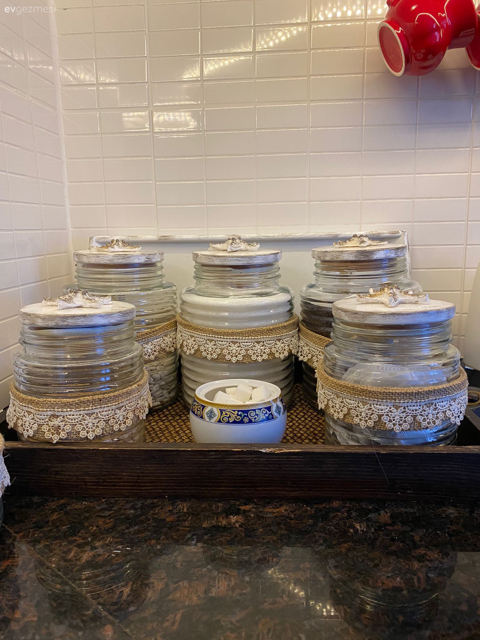 Mutfak, Beyaz, Siyah tezgah, Mutfak tezgahı, Mutfak aksesuarları