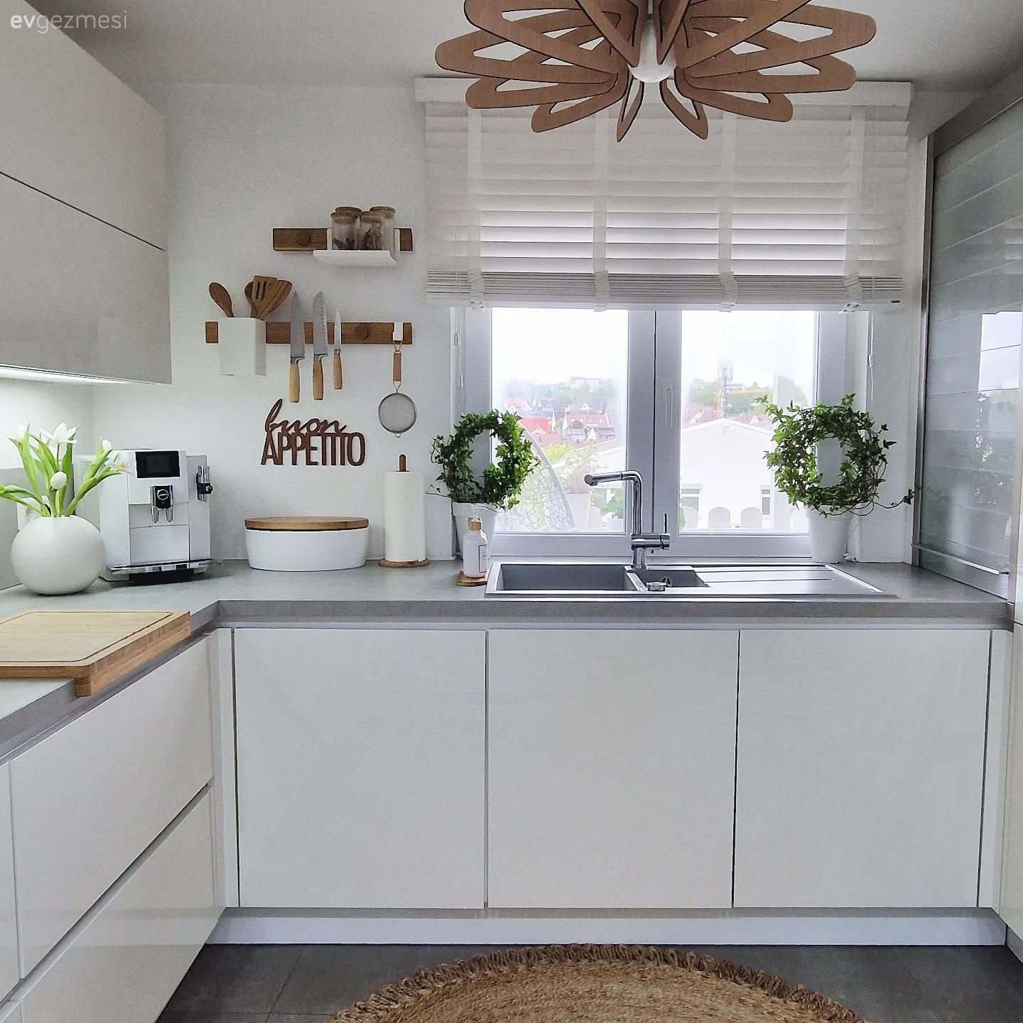 Bu Modern Evde Beyaz Renk Bağımsızlığını İlan Etmiş!