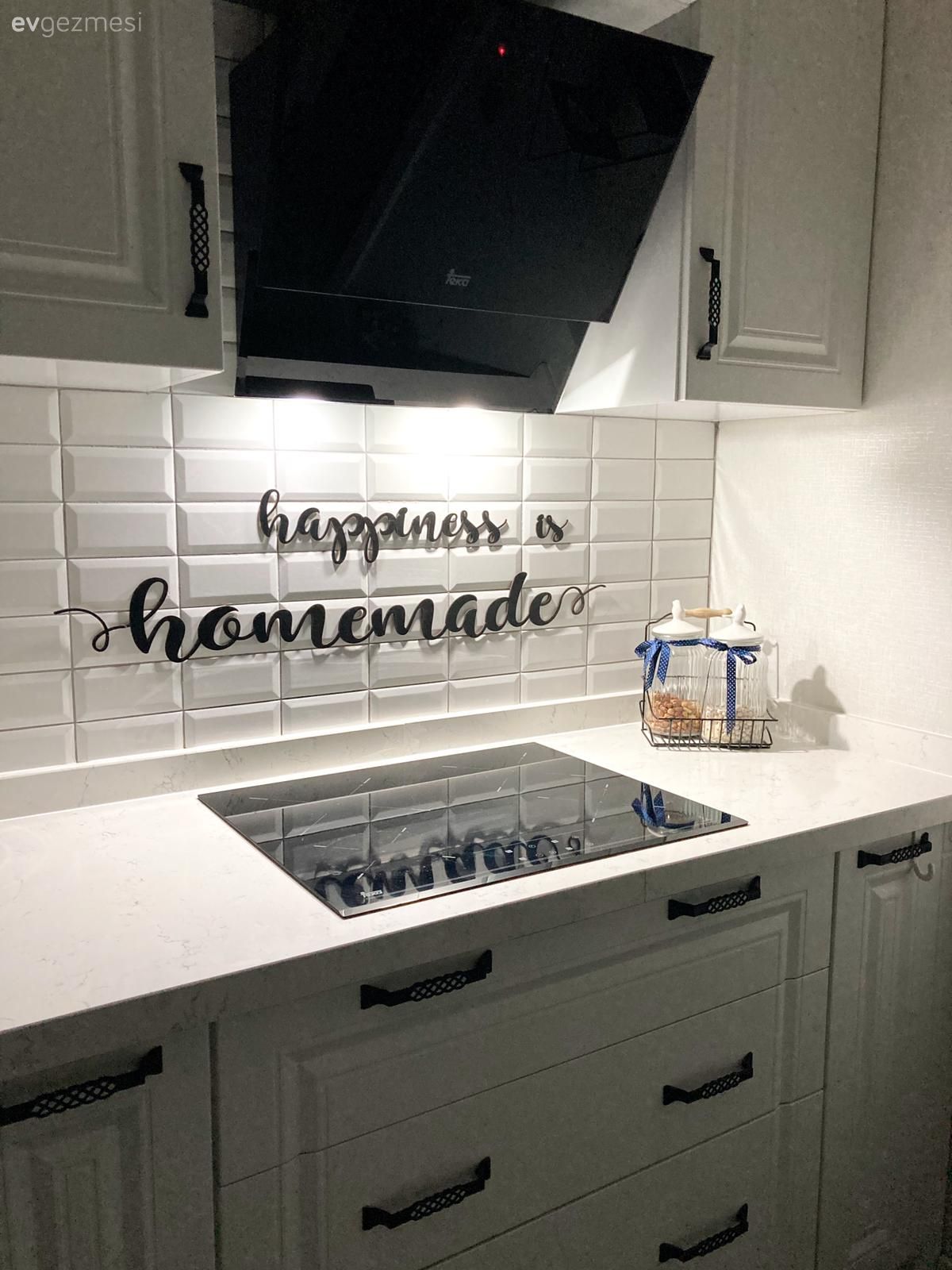 Beyaz, Gri, Davlumbaz, Shaker kapaklı dolaplar, Mutfak tezgahı, Mutfak tezgah arası, Metro seramik, Seramik, Ankastre, Siyah