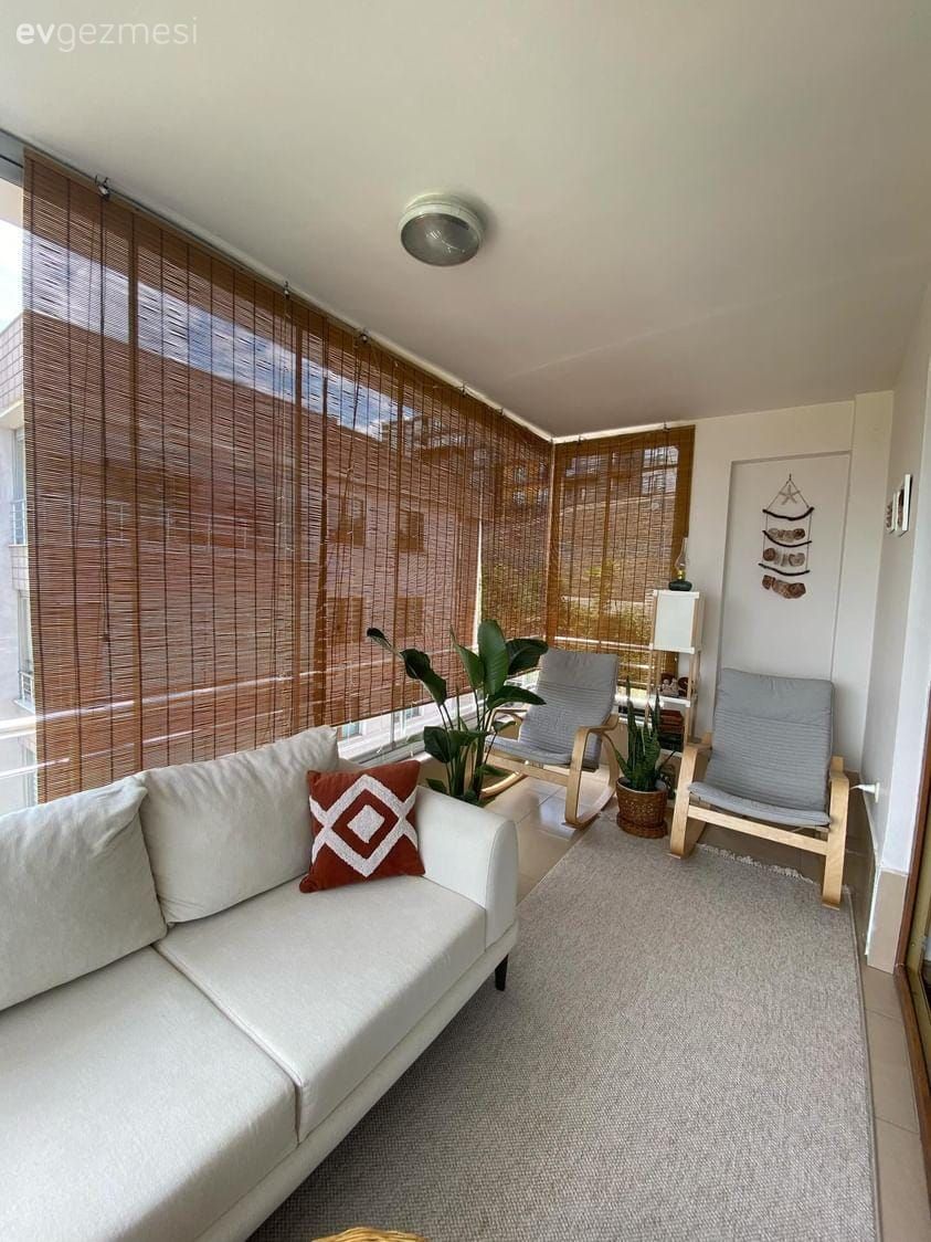 Balkon, Bohem Dekorasyon, İskandinav, Beyaz, Hasır, Gri, Balkon oturma grubu, Köşe koltuk, Koltuk takımı, Ev bitkisi, Saksı, Kırlent, Ev tekstili