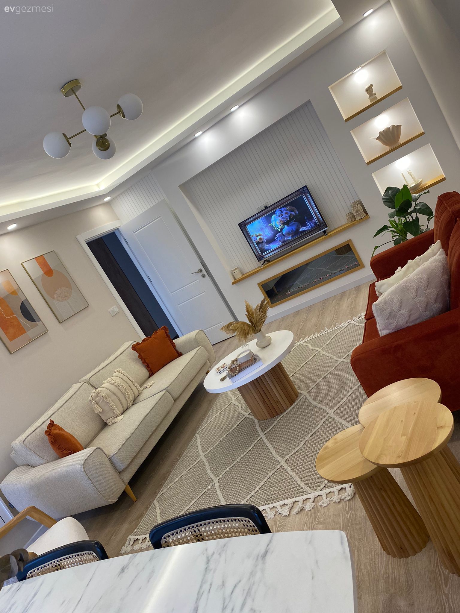 Bu Ayvalık Evindeki Yüksek Enerjinin Kaynağı Turuncu