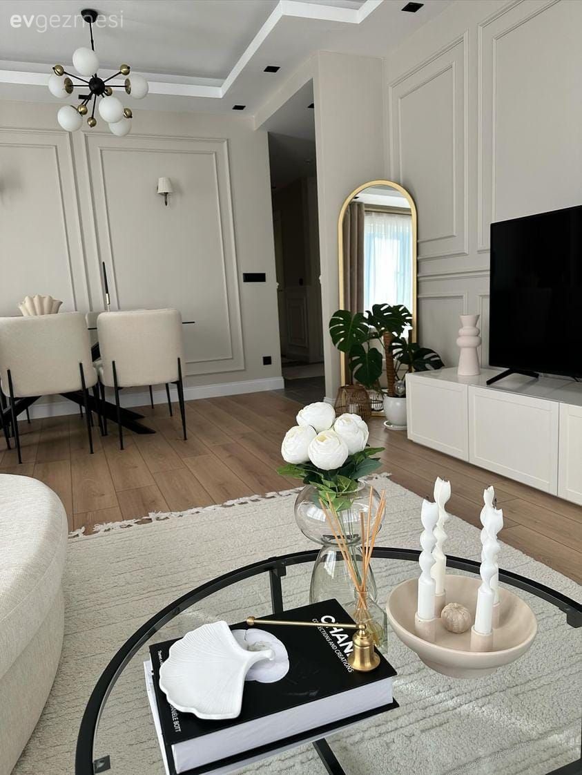 Bu İstanbul Evinde Açık Renkler ve Cam Yüzeyler Ferahlık Kaynağı!