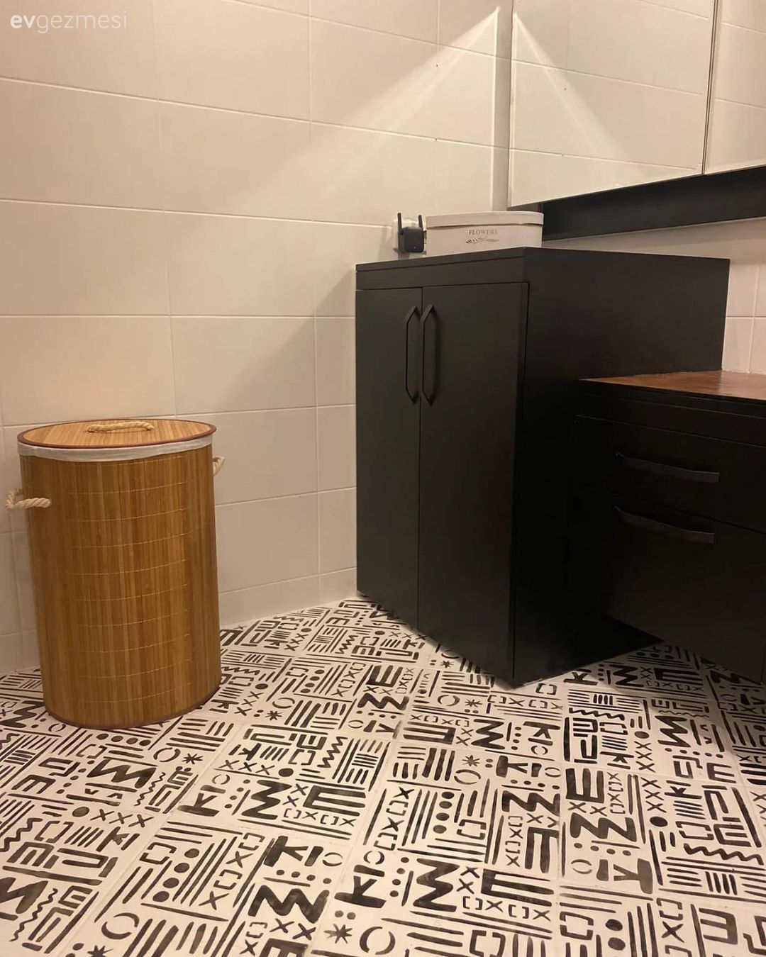 Öncesi&Sonrası: Siyaha Sarılan Bu Banyonun Yeni Hali Eskisinden Çok Farklı!