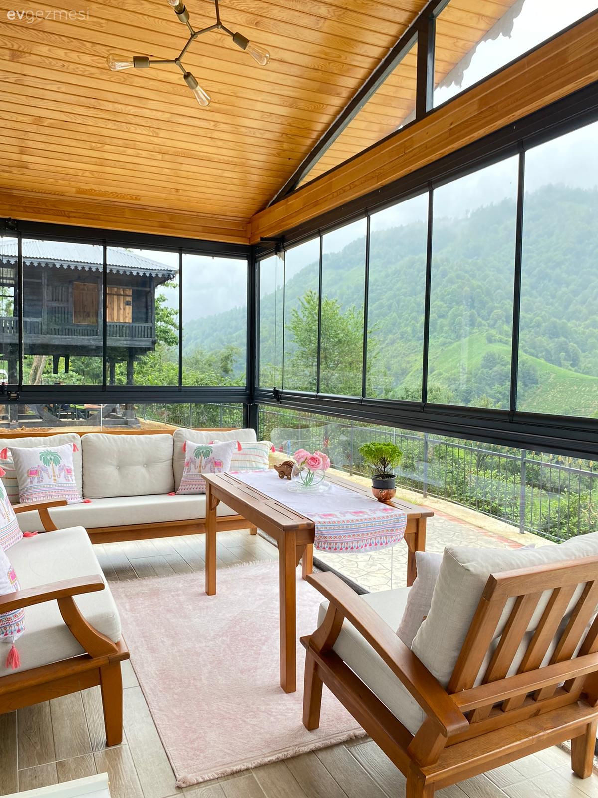 Artvin'deki Bu 144 M2'lik Ev Köy Hayatına Alışmış Villa Kıvamında!