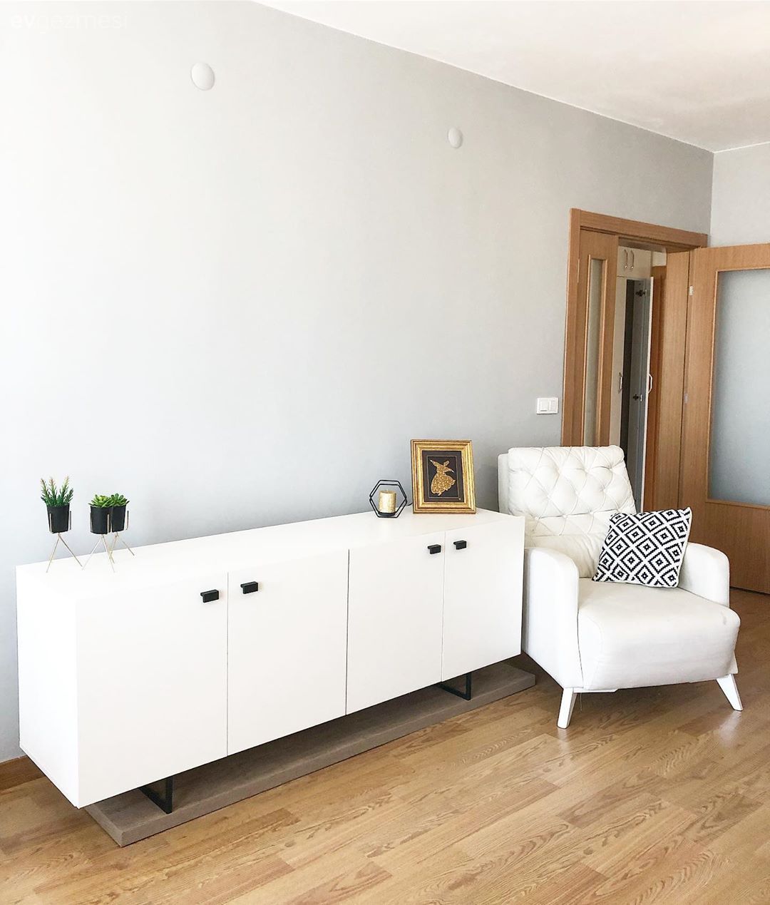 Ev Gezmesi: Bu Minimalist Ev Her Detayında Sadeliği Kutluyor