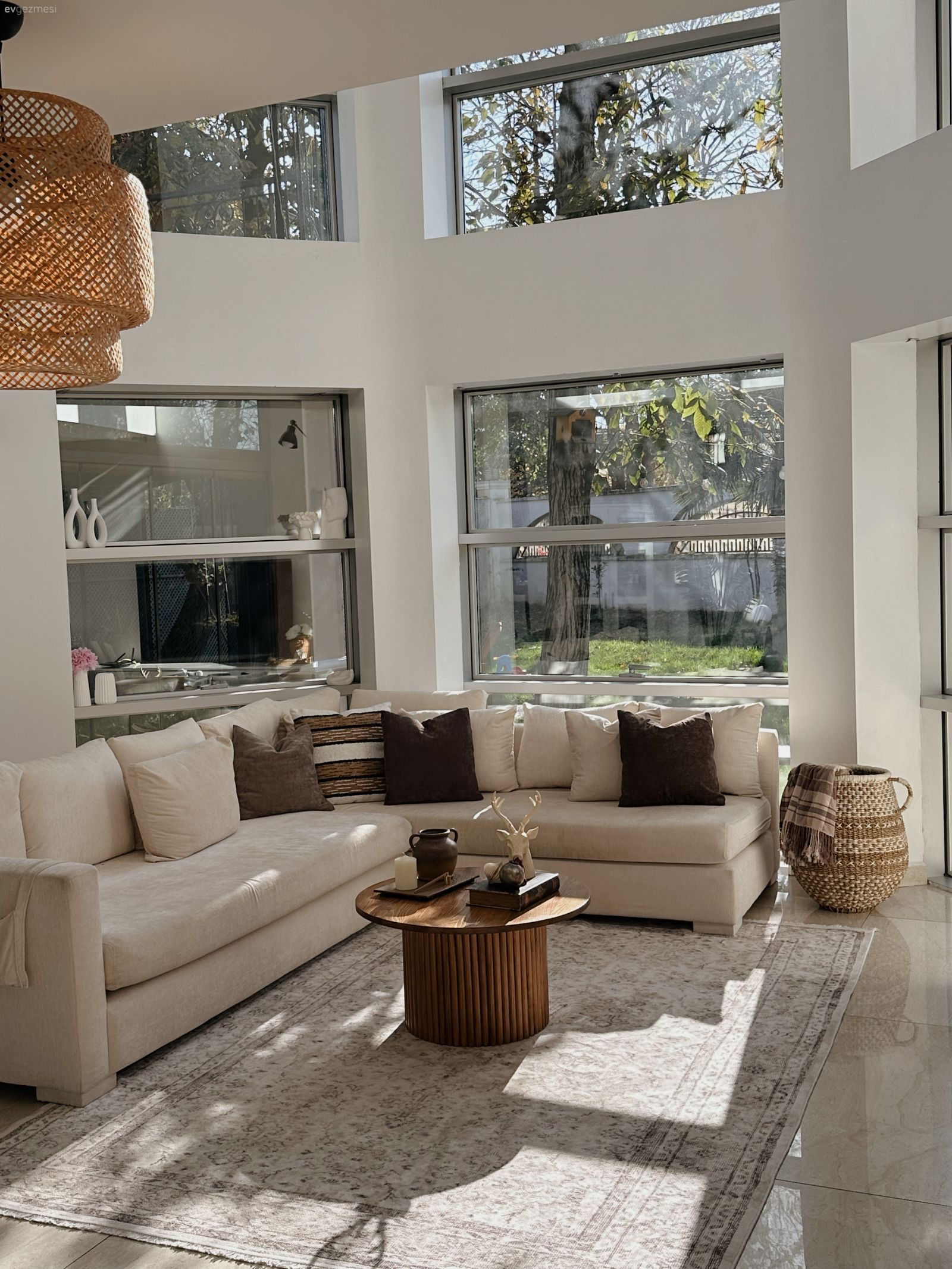 Beyaz Rengi Arka Fon Olarak Kullanan Bu Ev Oldukça Sakin!