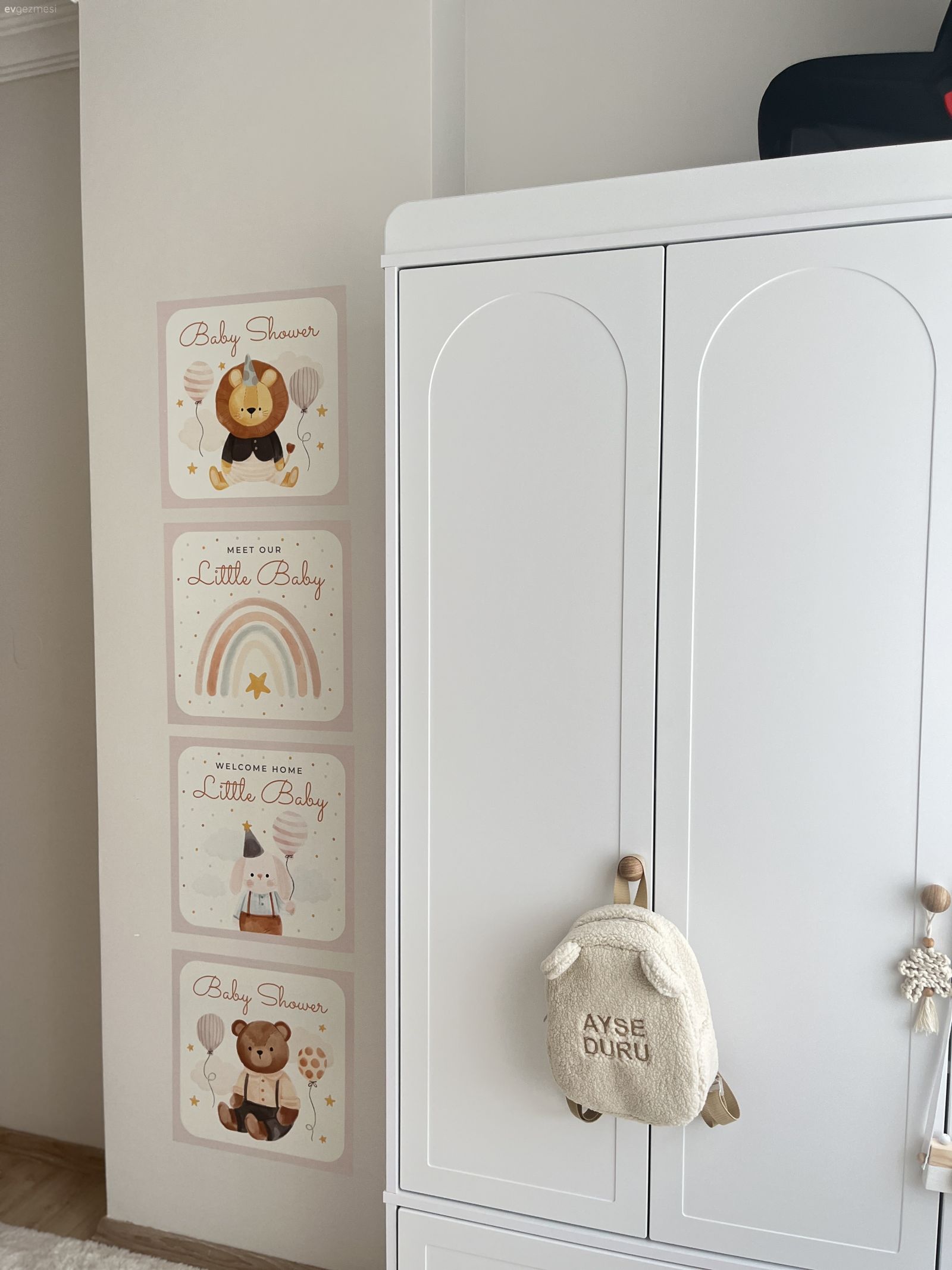 Beyaz, Gardrop, Yatak Odası, Tül perde, Perde, Halı, Duvar dekorasyonu