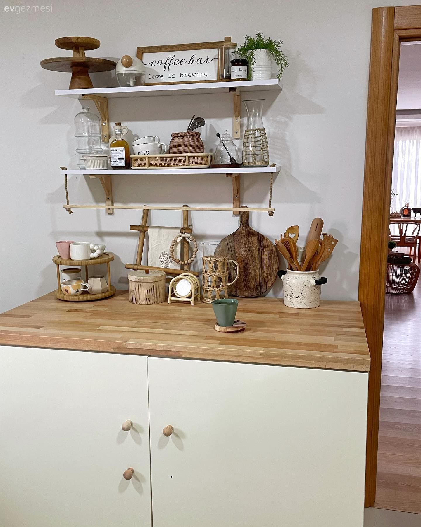 Enerjisi Bir Hayli Yüksek Bu Dekora Köşe Koltuk Pek Yakışmış!