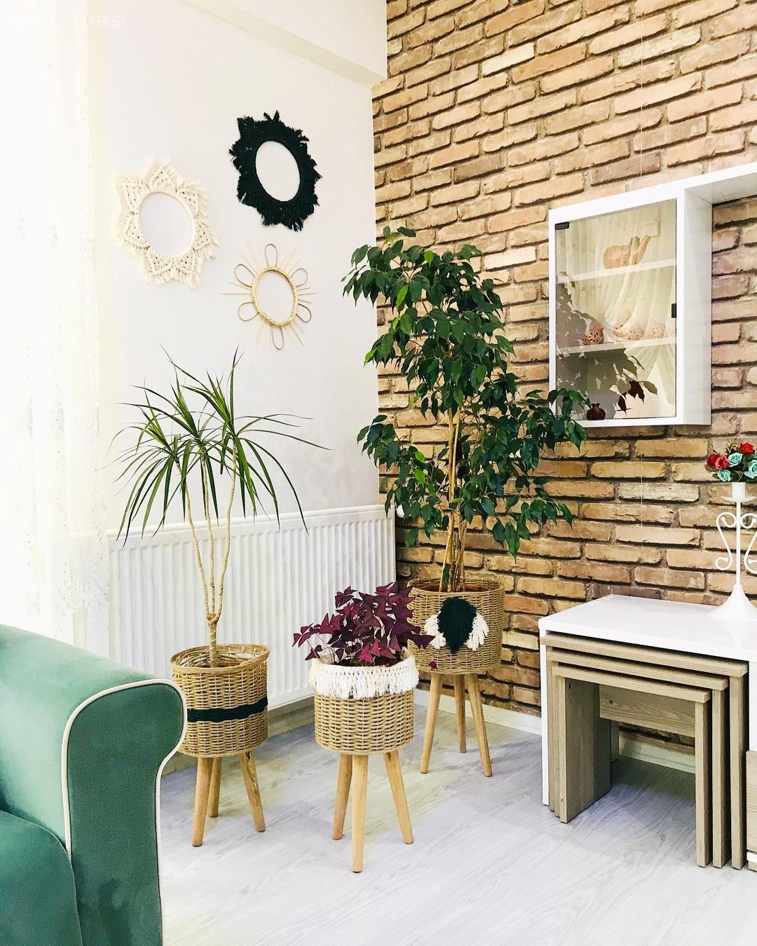 Oturma Odası, Taş duvar, Duvar dekorasyonu, Tv ünitesi, Tv ünitesi aksesuarları, Ev Aksesuar, Ev bitkisi, Rustik