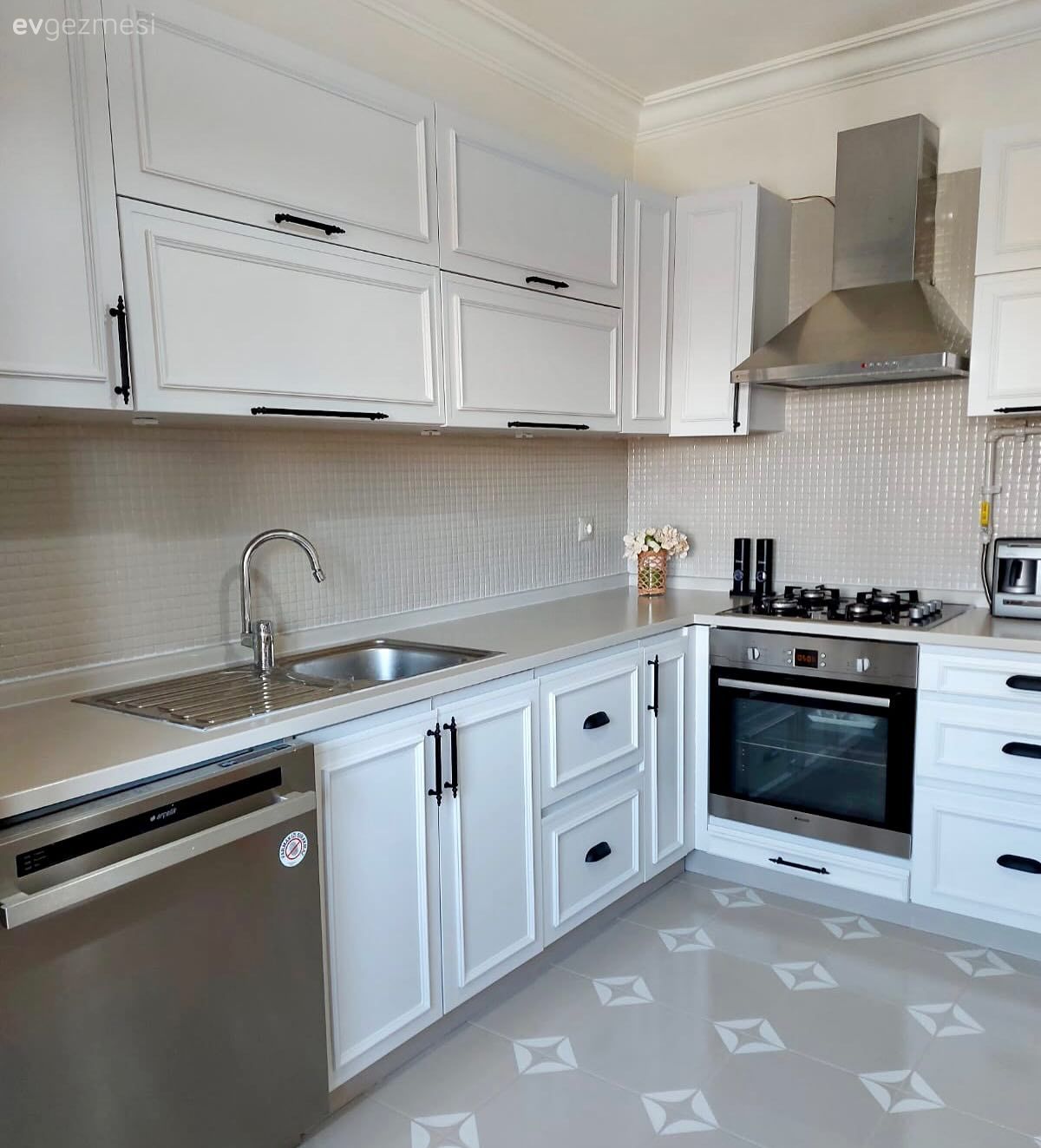 Çıta Üstüne Boya Gelince Dolaplar Başka Hâle Gelmiş