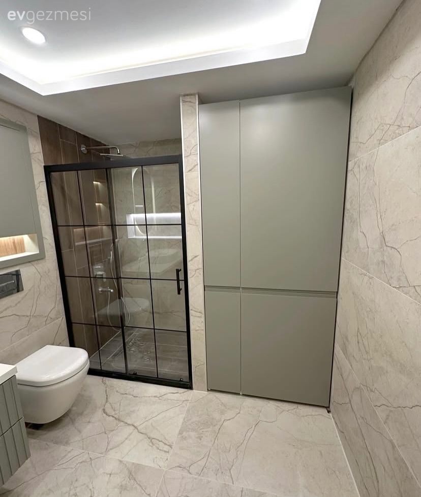 Modern Banyoda Farklı Amaçlara Hizmet Eden Dolaplar Var