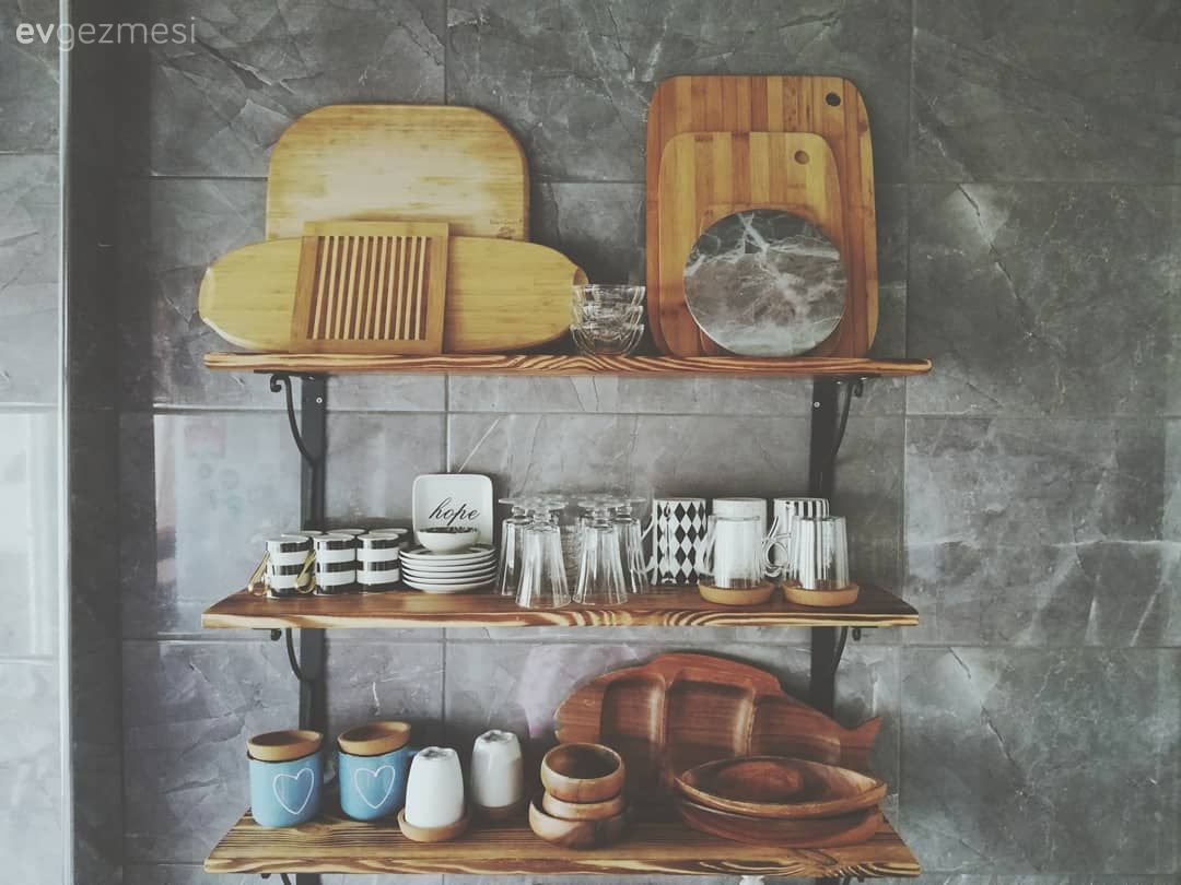 Mutfak, Duvar rafı, Duvar dekorasyonu