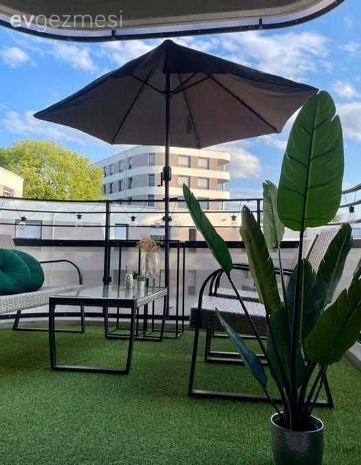 Balkon, Balkon masası, Sandalye, Ev bitkisi