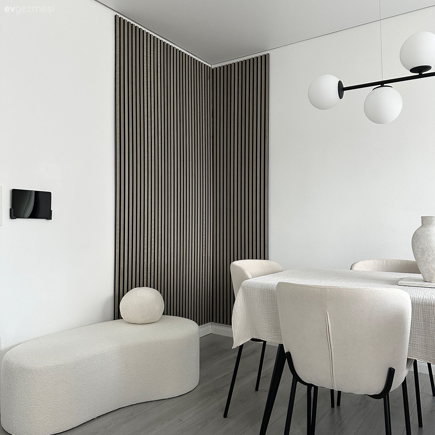 Büyük Boyutlu Objeler Bu Evin Karakterini Ortaya Çıkarmış