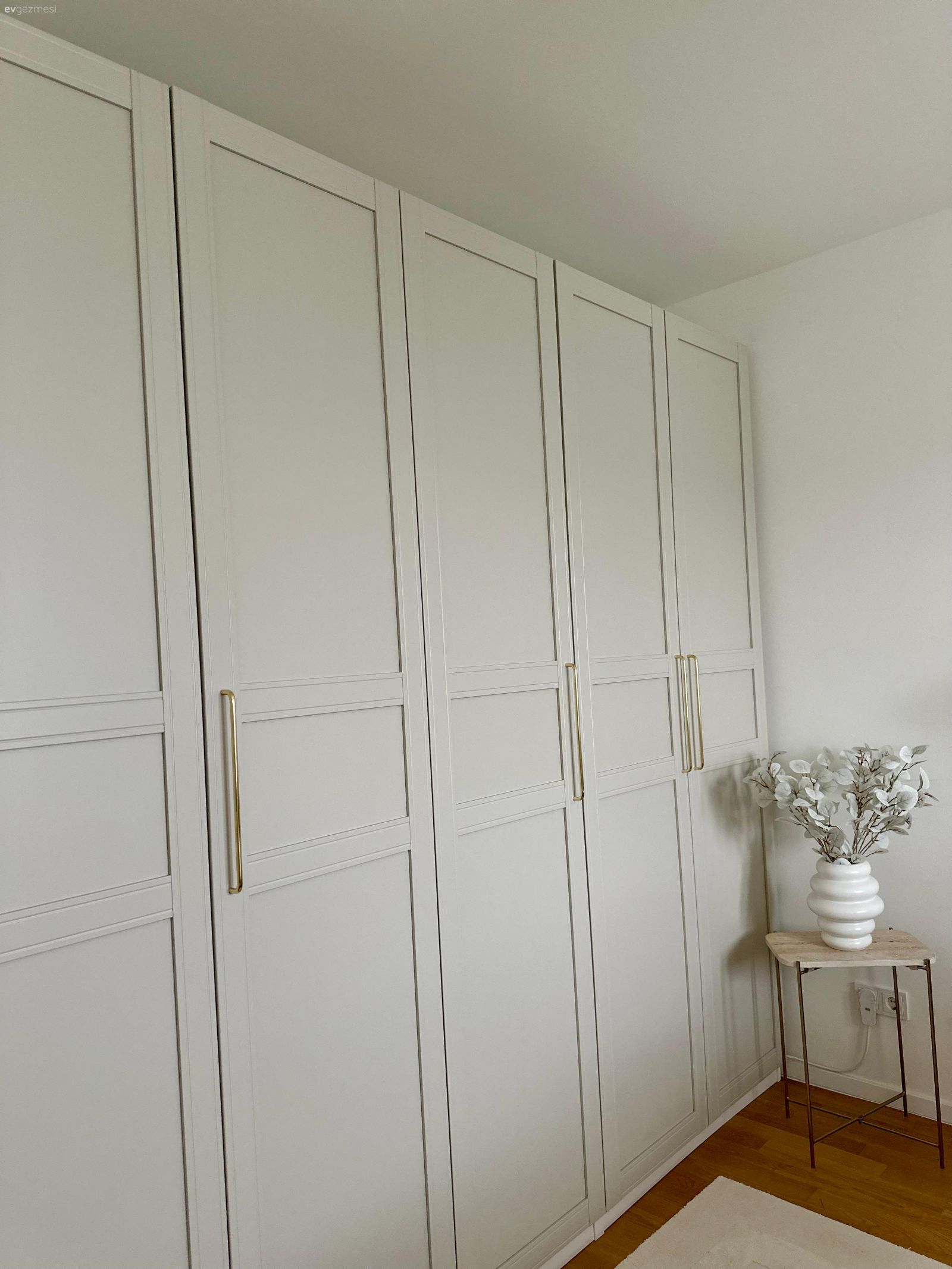 Giyinme odası, Beyaz, Yan sehpa, Sehpa, Vazo, Ev Aksesuar