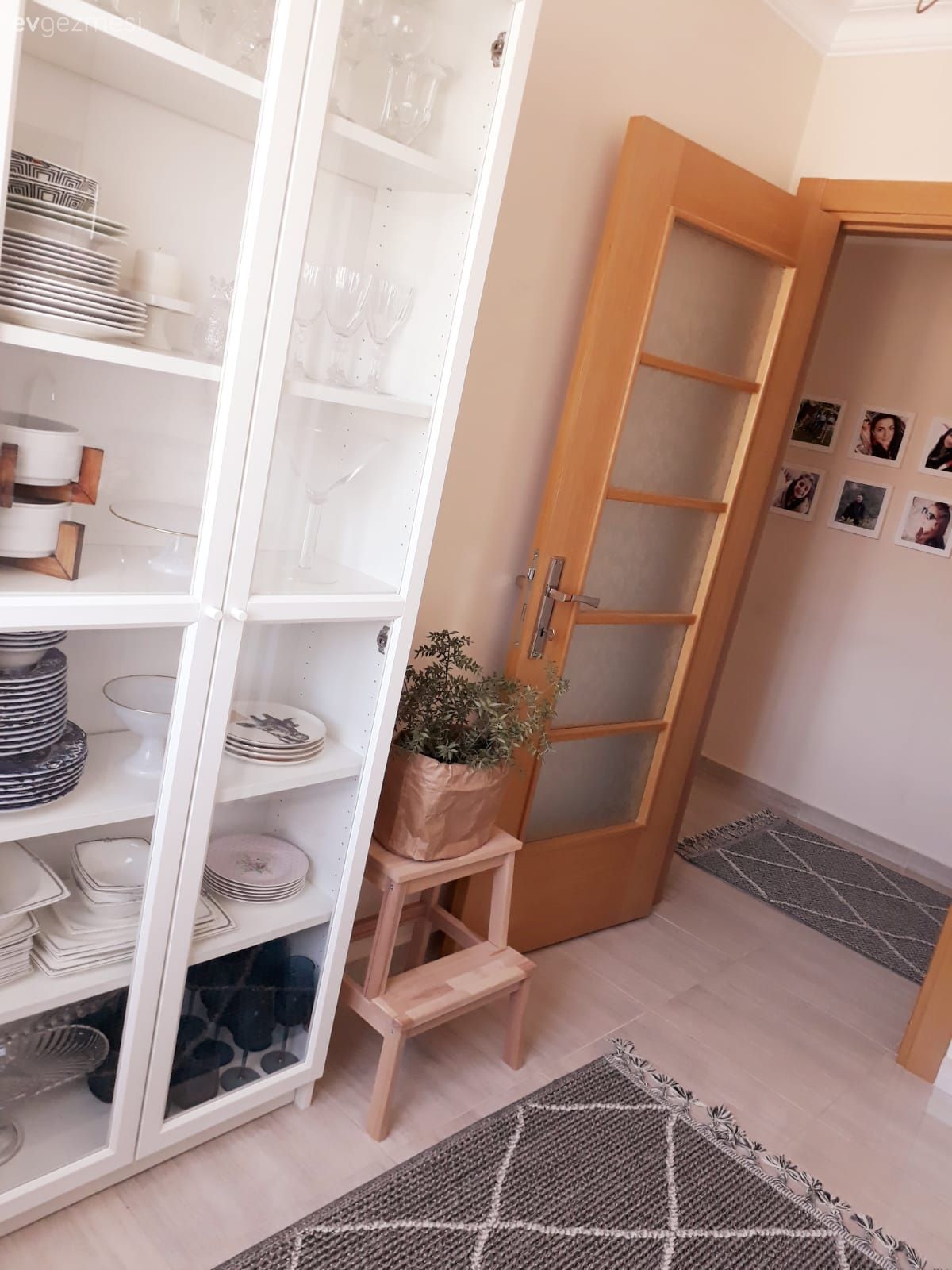 Sade Görünmeyi Seven Bu İstanbul Evi Küçük Ama Kullanışlı!