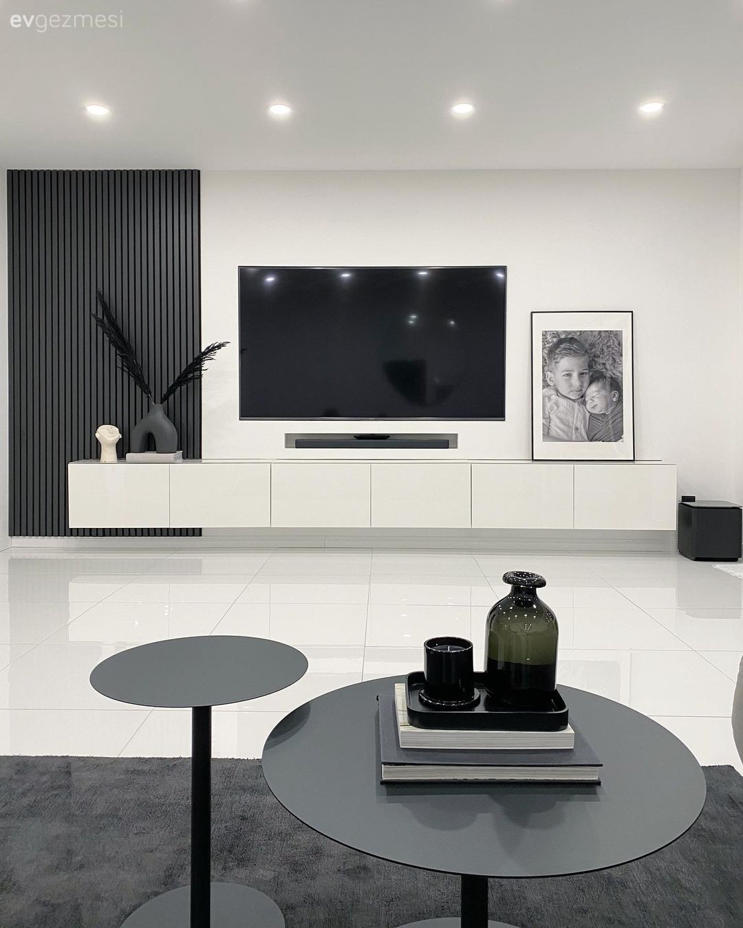 Siyah, Zemin seramikleri, Modern, Beyaz, Spot aydınlatma, Tv ünitesi, Çerçeve, Aydınlatma, Tv ünitesi aksesuarları, Orta sehpa, Yuvarlak sehpa, Ev Aksesuar, Sehpa, Halı, Salon halısı