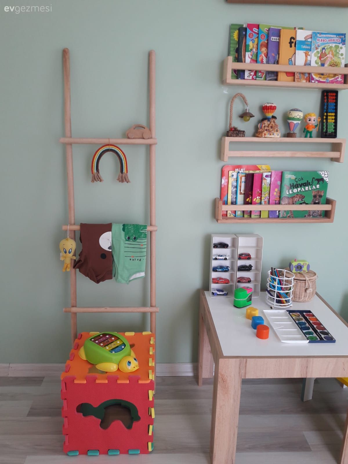 Bu Eklektik Evde Mekanın Sahibi Canlı Renkler!