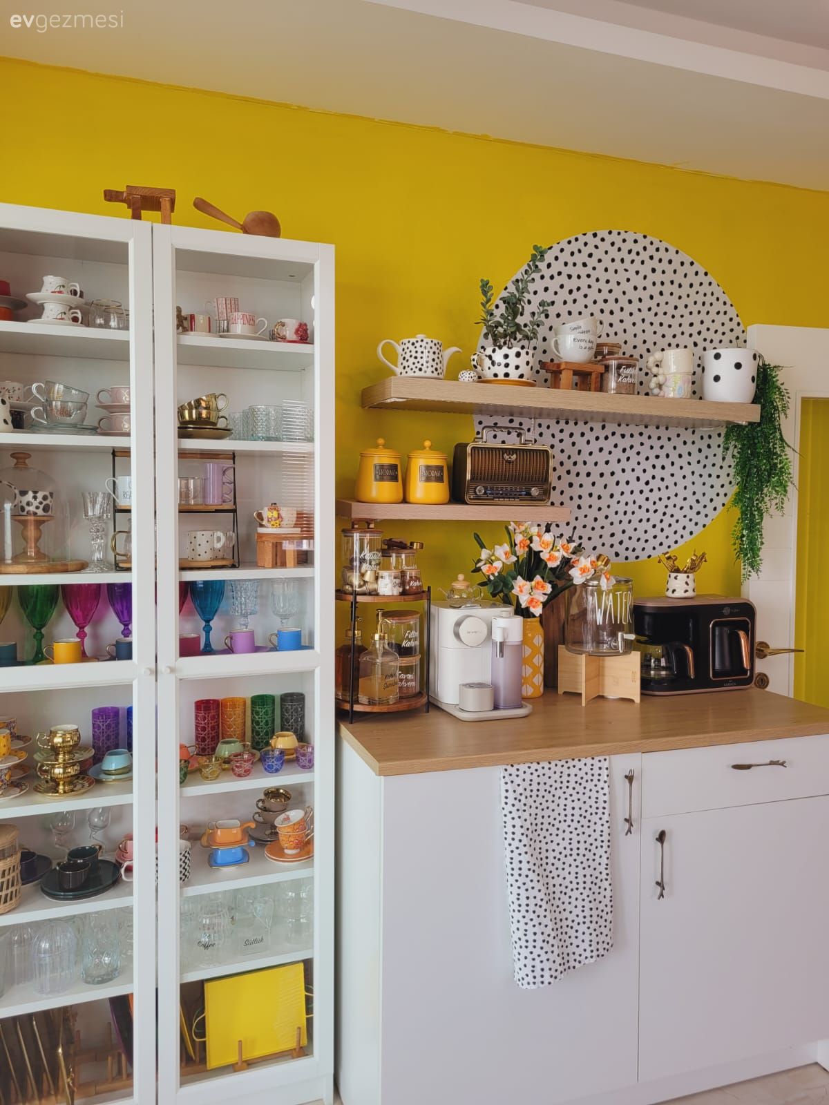 Ev Gezmesi: Gökkuşağı Kadar Renkli Hisseden Bir Mersin Dekoru!