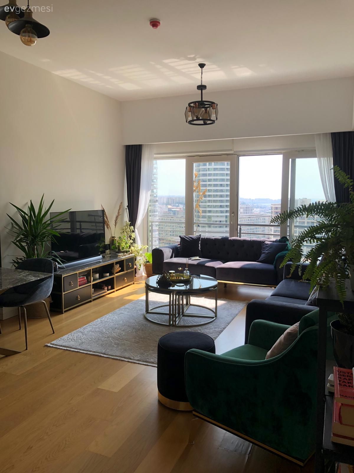 Ev Gezmesi: Yeşil Rengin Enerjisini Alan Bir İstanbul Evi