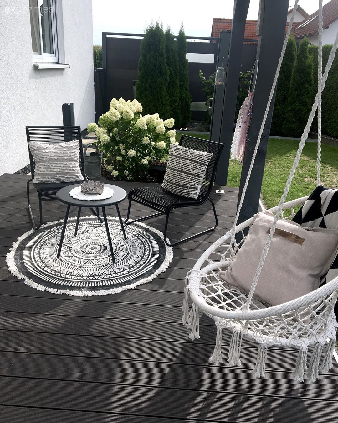 Bu Havadar Evin İçinde Açık Renkler Ahşaplarla Yoğrulmuş