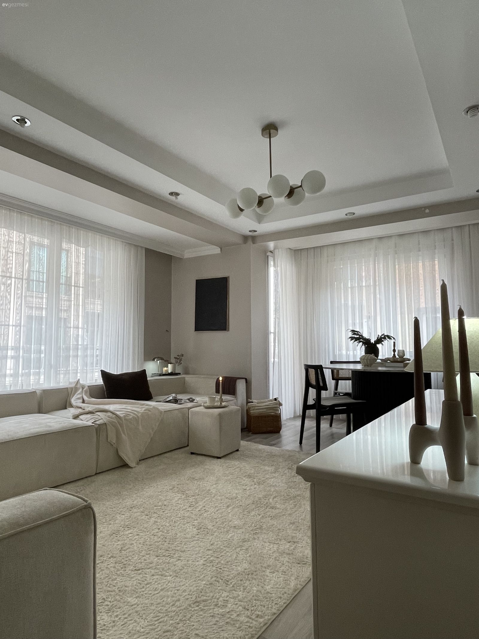 Salon, İskandinav, Modern, Beyaz, Bej, Siyah, Köşe koltuk, Koltuk takımı, Tül perde, Perde, Halı, Salon halısı, Hazeran, Sandalye, Yemek masası, Tv ünitesi, Tv ünitesi aksesuarları, Ev Aksesuar, Dekoratif Objeler