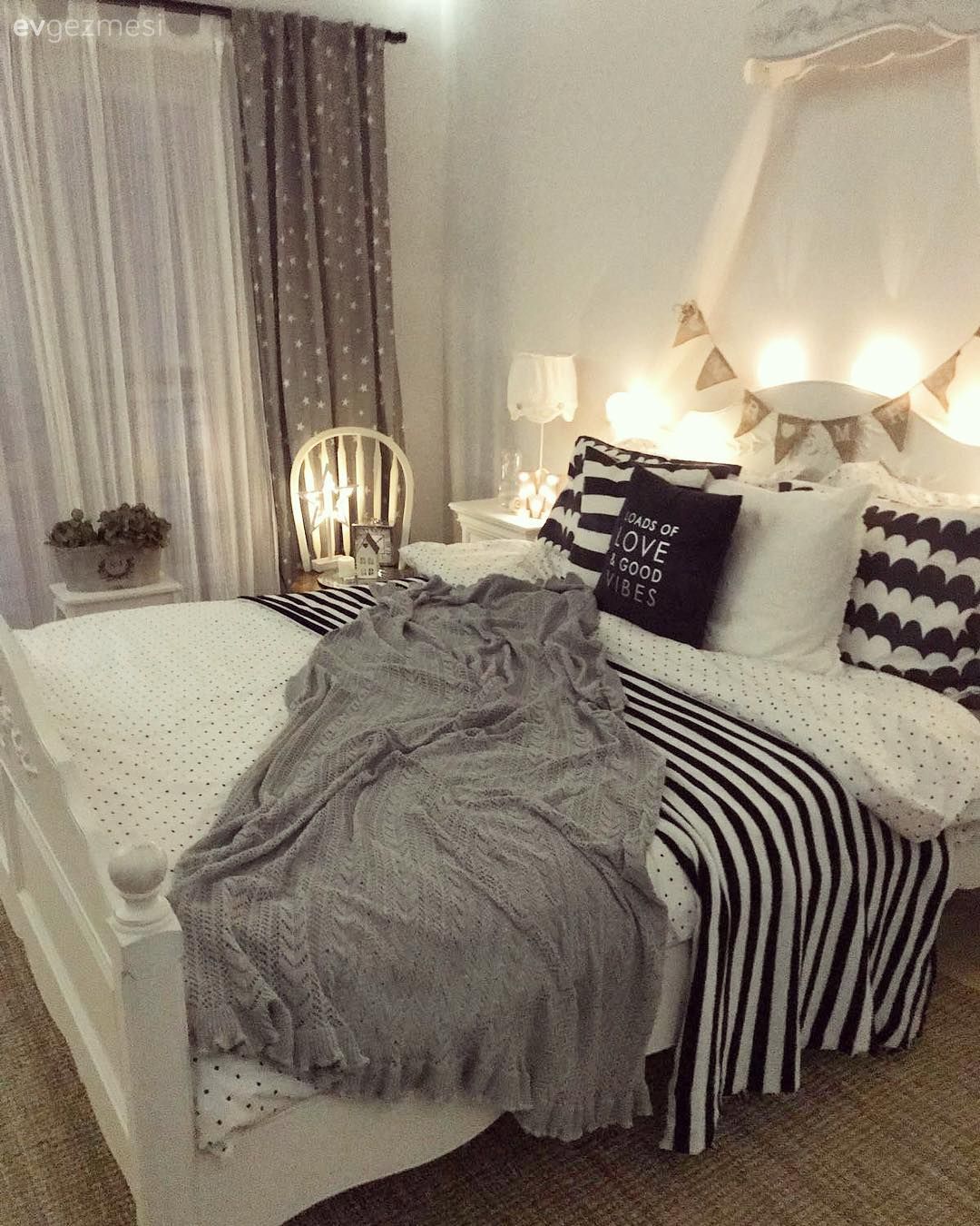 Bu Keyifli Evin İçindeki Mobilyalar Boyanmadan Duramıyor