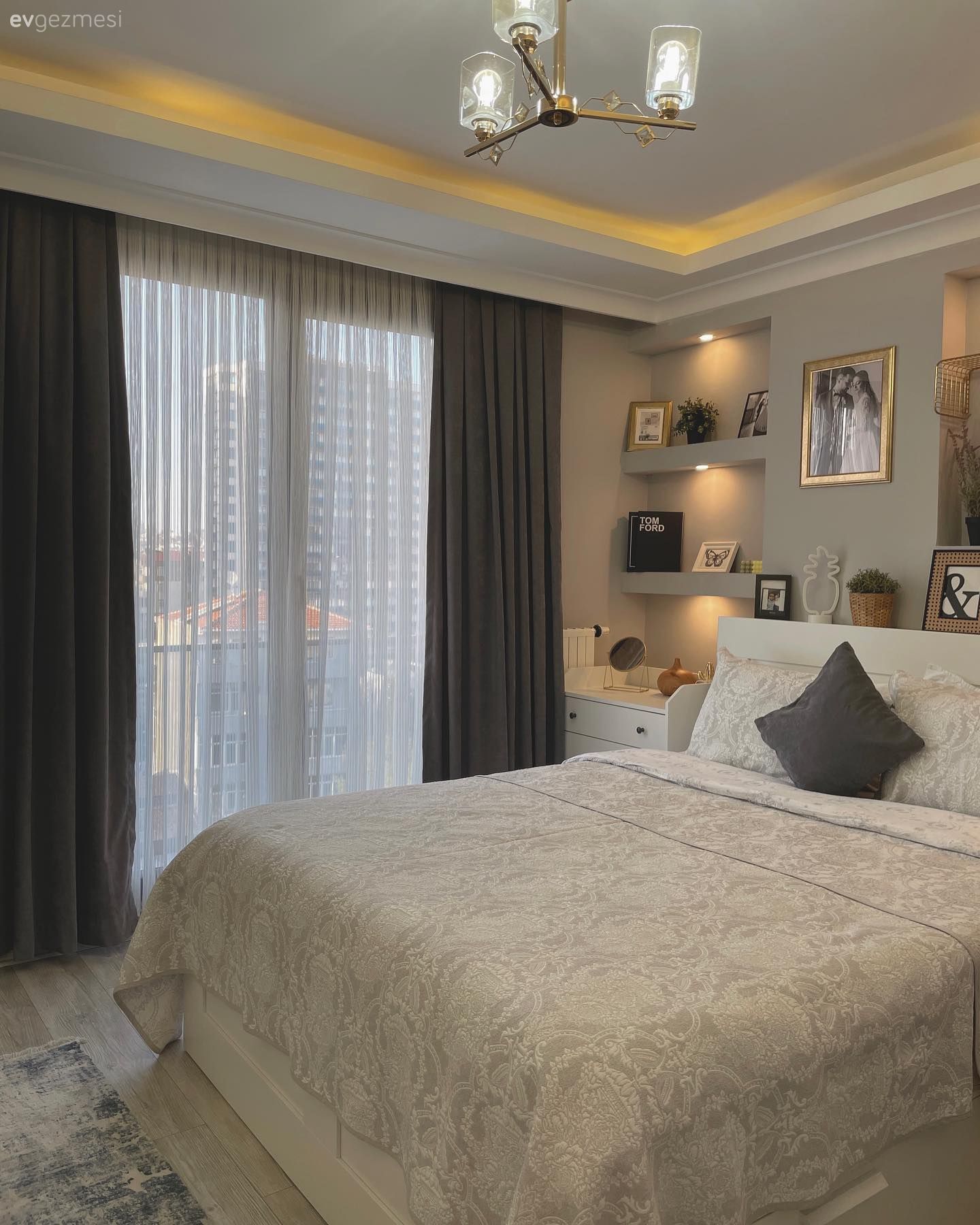 Ev Gezmesi: Eski Mobilyalarına Tamamen Veda Eden Bir İstanbul Evi!