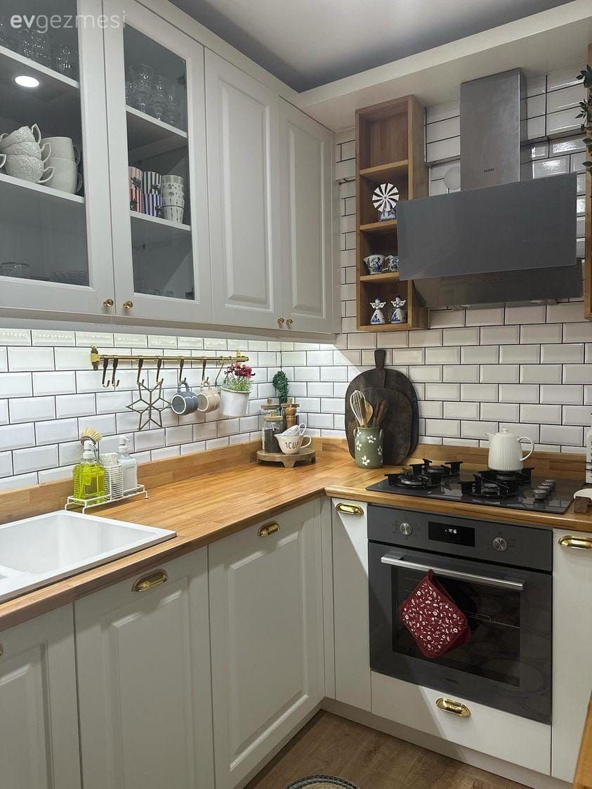 Mutfak, Country mutfak, Beyaz, Beyaz ve ahşap mutfak, Ahşap mutfak, Davlumbaz, Ankastre, Ahşap mutfak tezgahı, Mutfak tezgahı, Eviye , Mutfak aksesuarları