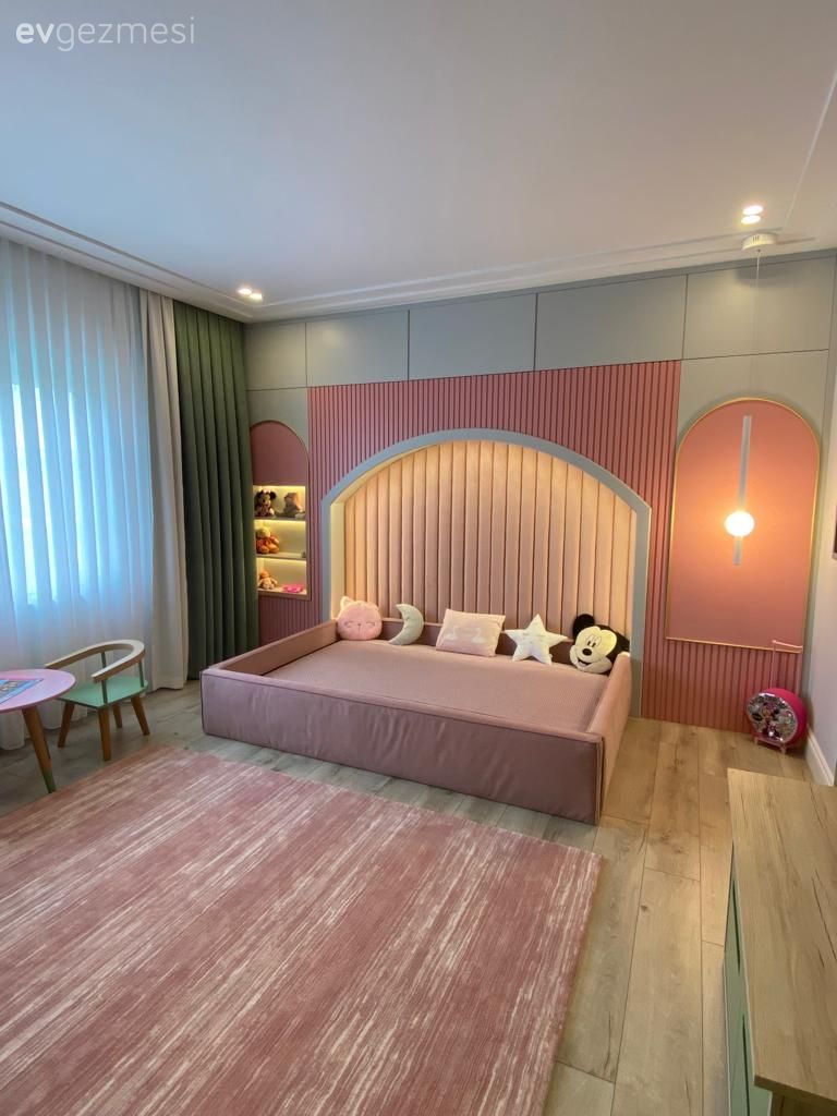 Bu Dubleks Evde Özel Yapım Tasarımlar Dekorun Albenisi Arttırmış