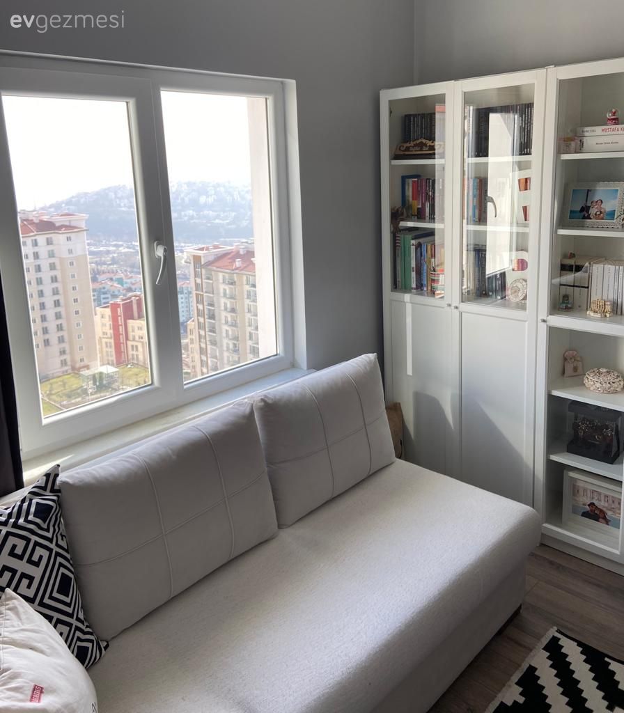 Oturma Odası, Köşe koltuk, Koltuk takımı, Beyaz, Siyah, Geometrik desen, Desenler, Kitaplık, Fon perde, Perde