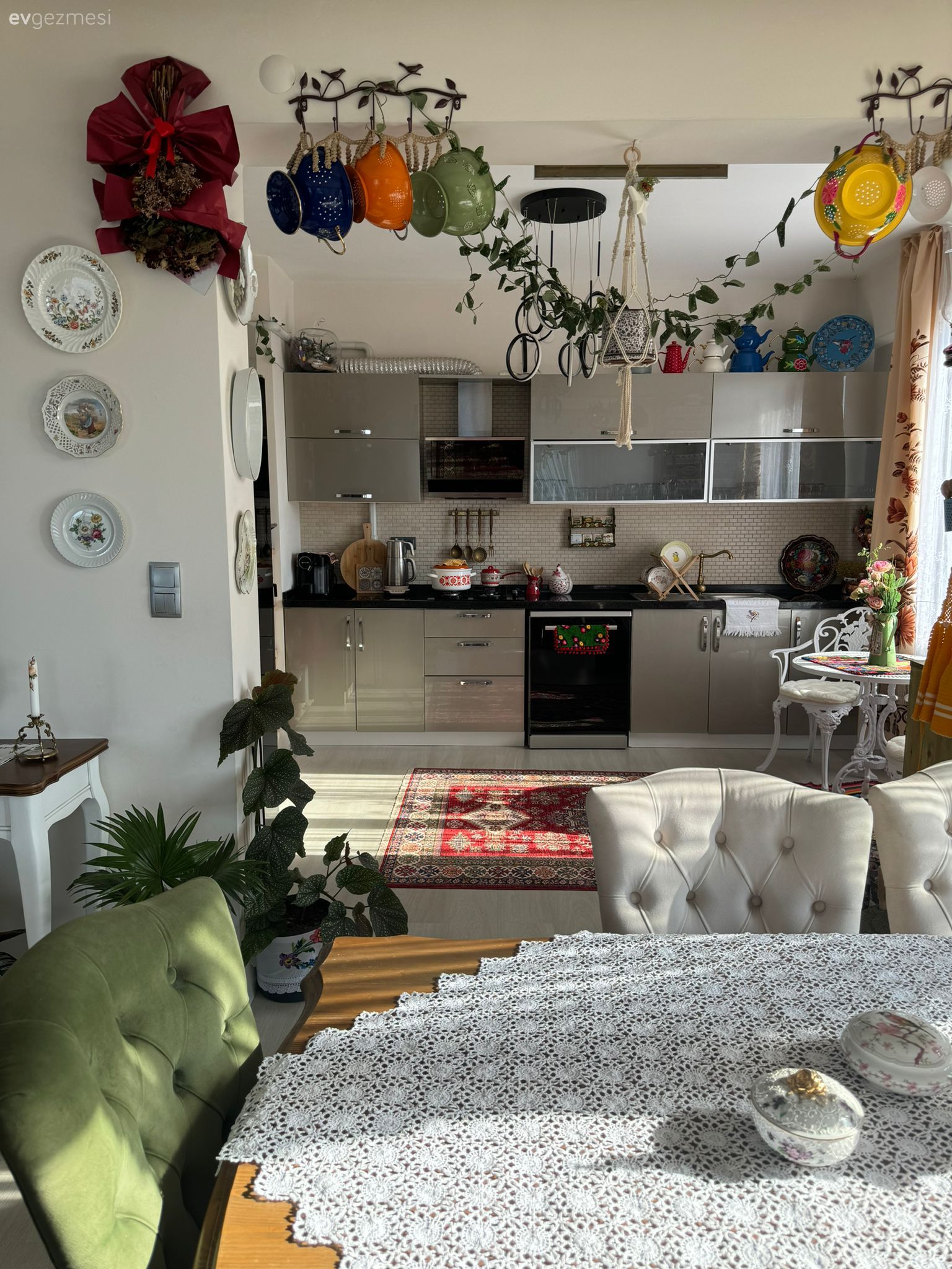 Halıdan Perdeye Her Detayıyla Geçmişe Yolculuk Yapan Bir Trabzon Evi!