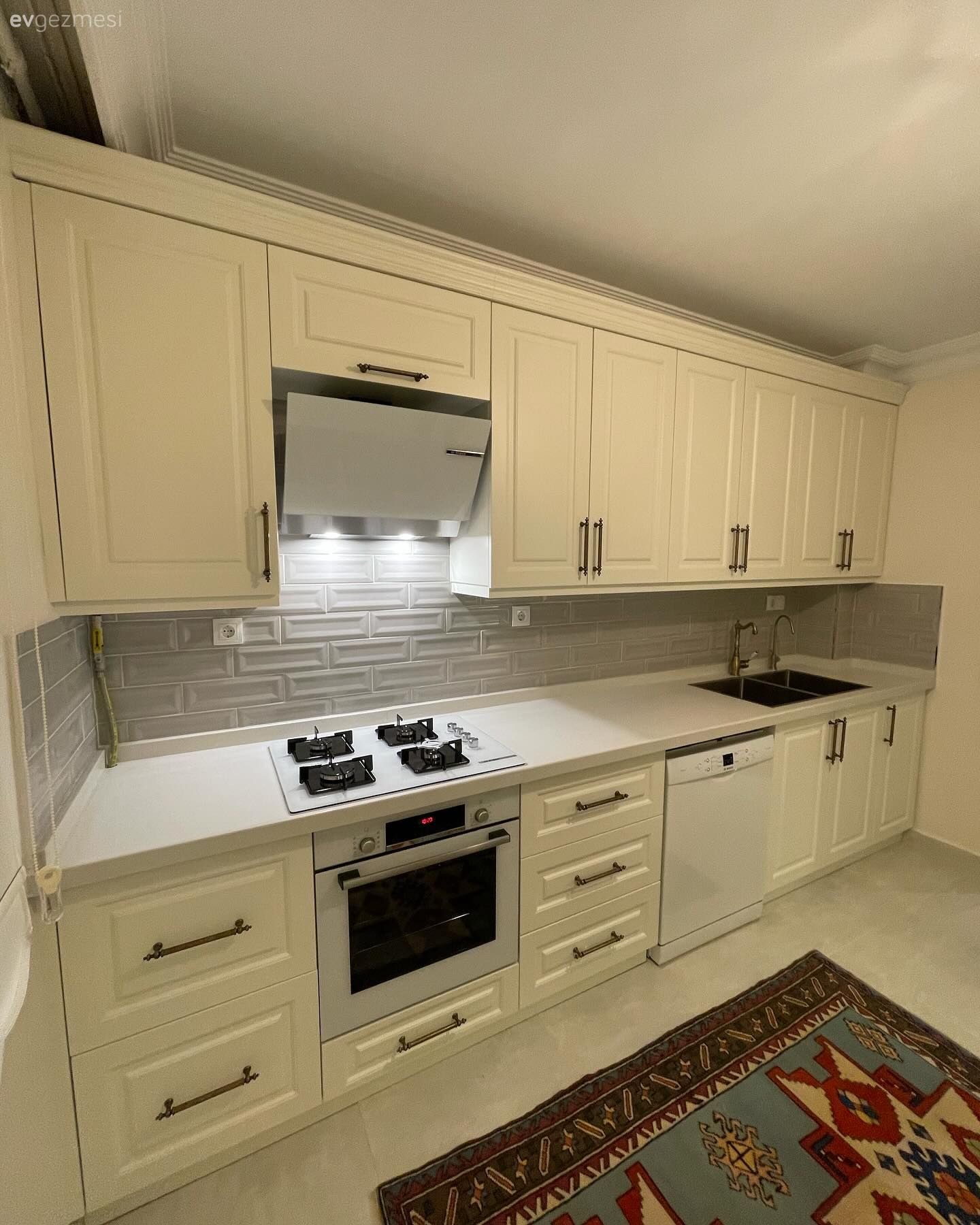 Öncesi&Sonrası: Beyazla Tanışan Bu Mutfak Şimdi Çok Daha Keyifli!