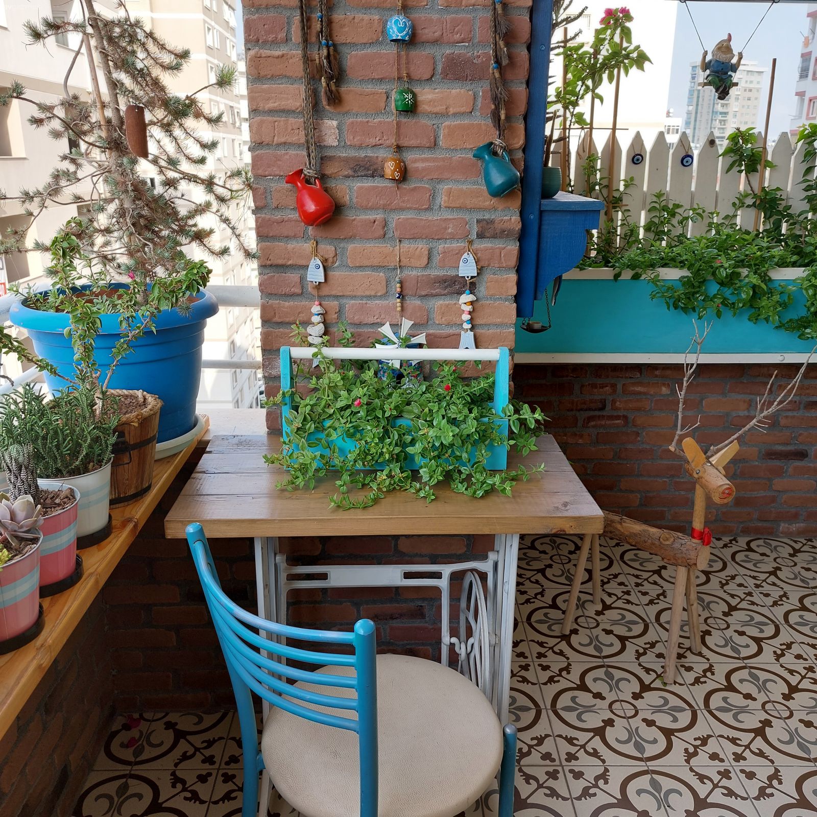 Bu Adana Balkonu Mavinin Enerjisinden Bolca Nasiplenmiş!