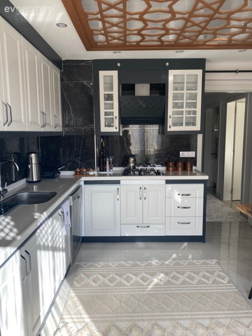 Bu Denizli Evinin Baş Rolünde Capcanlı Bir El Dokuma Halı Var