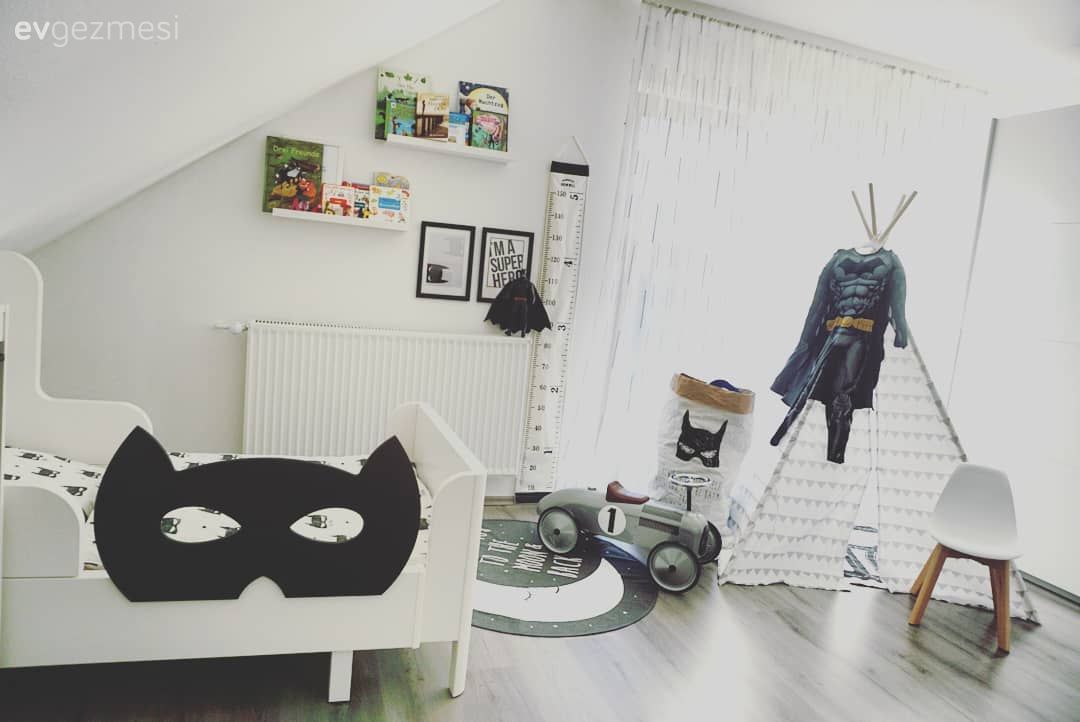 Çocuk Odası, Beyaz, Siyah, Çocuk odası halısı, Çocuk odası çalışma masası, Sandalye, Çocuk odası perdesi