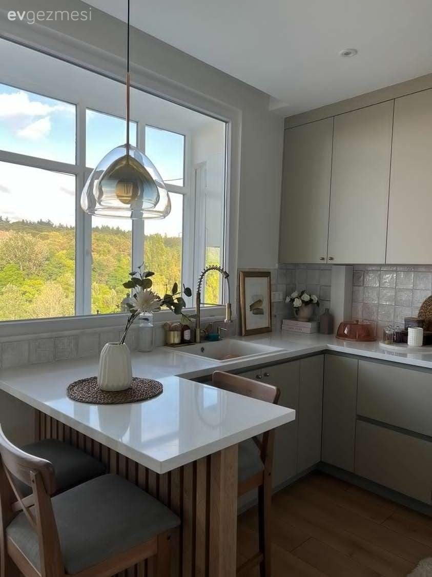 Bu İstanbul Evinde Göz Yoran Detayların Yeri Kapının Dışı!