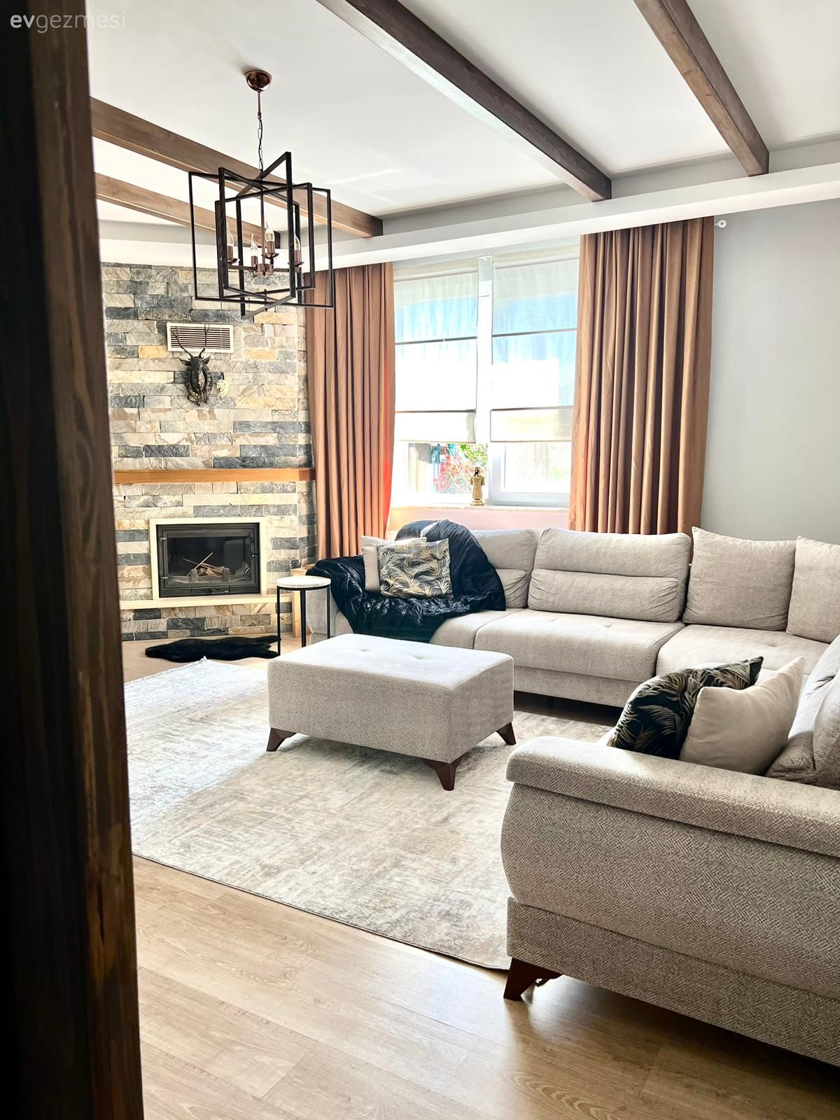 Müstakil Ev Modelleri: Grinin 50 Tonunu Barındıran Çiftlik Evi